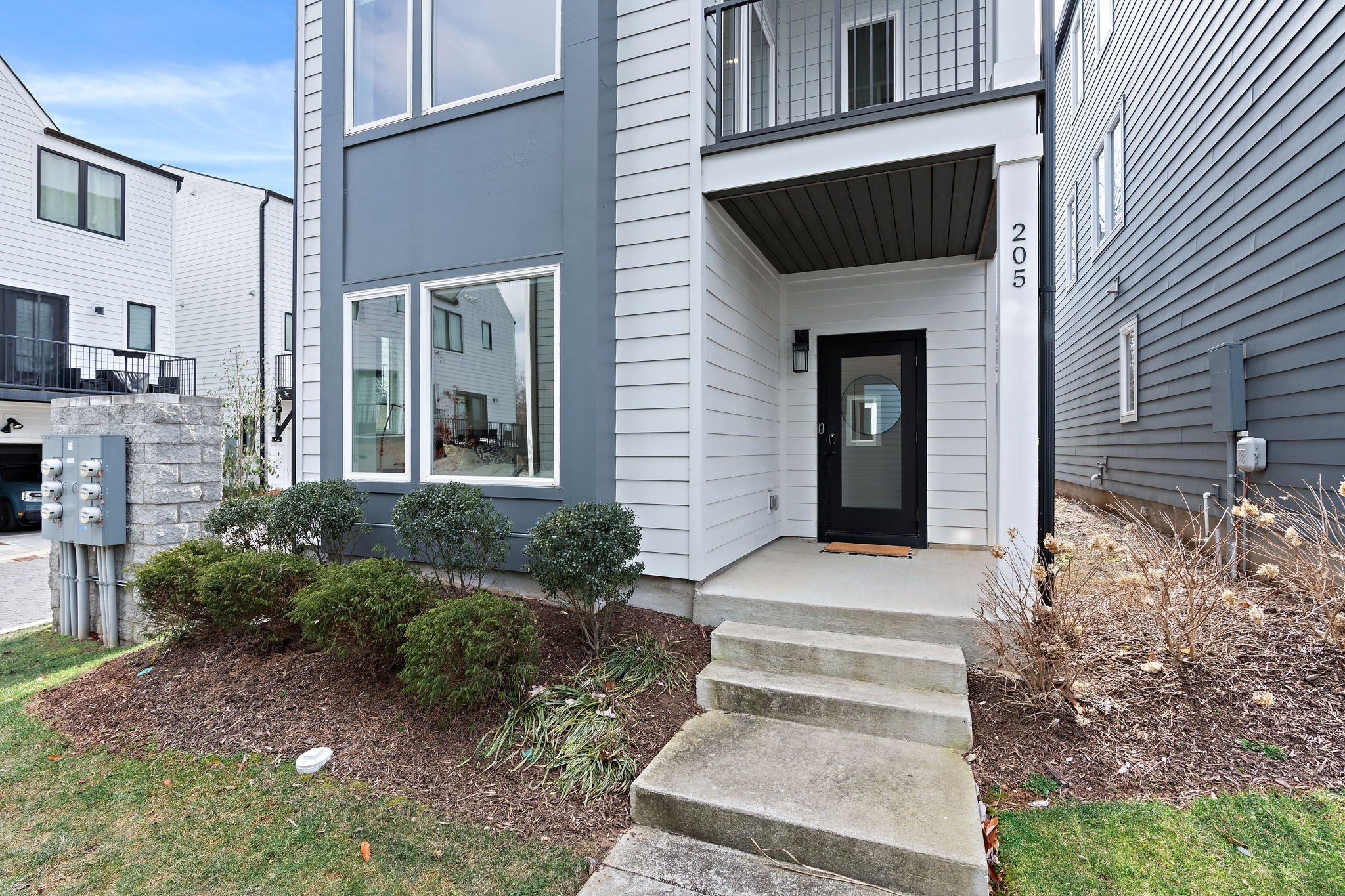 205 Sterling Point Cir
