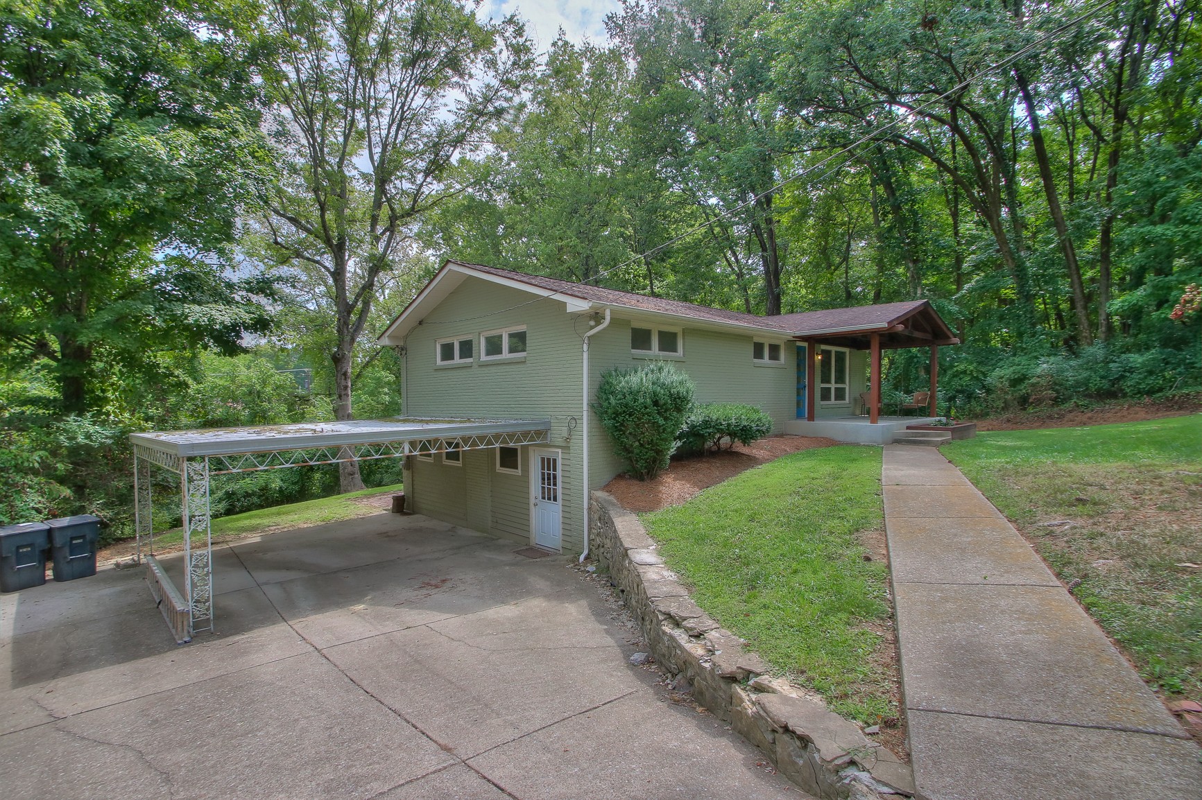 584 Hill Creek Dr