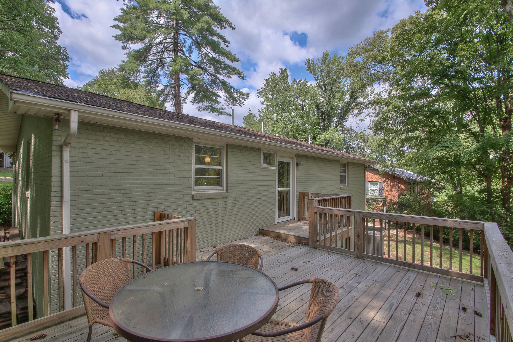 584 Hill Creek Dr