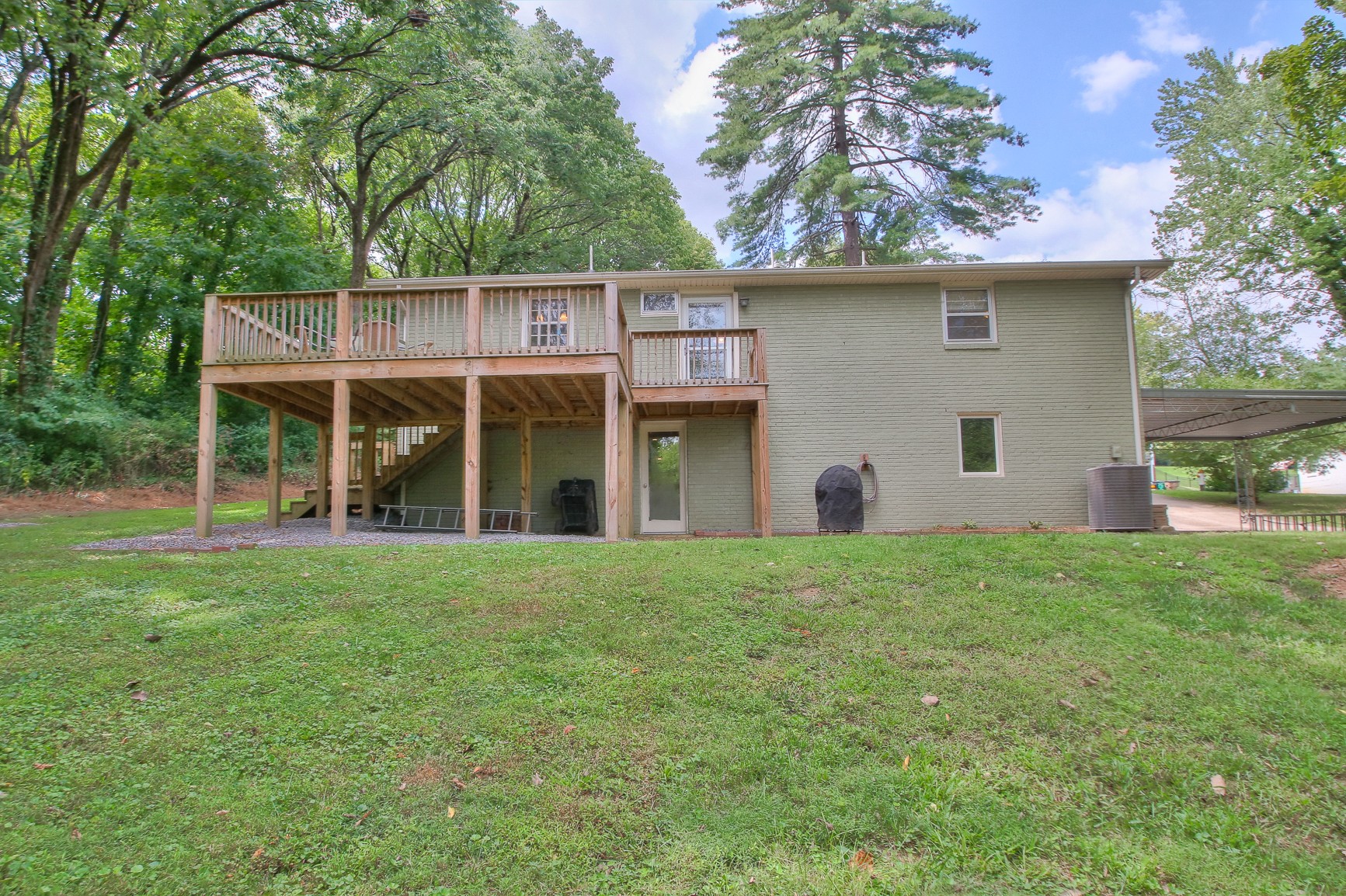 584 Hill Creek Dr
