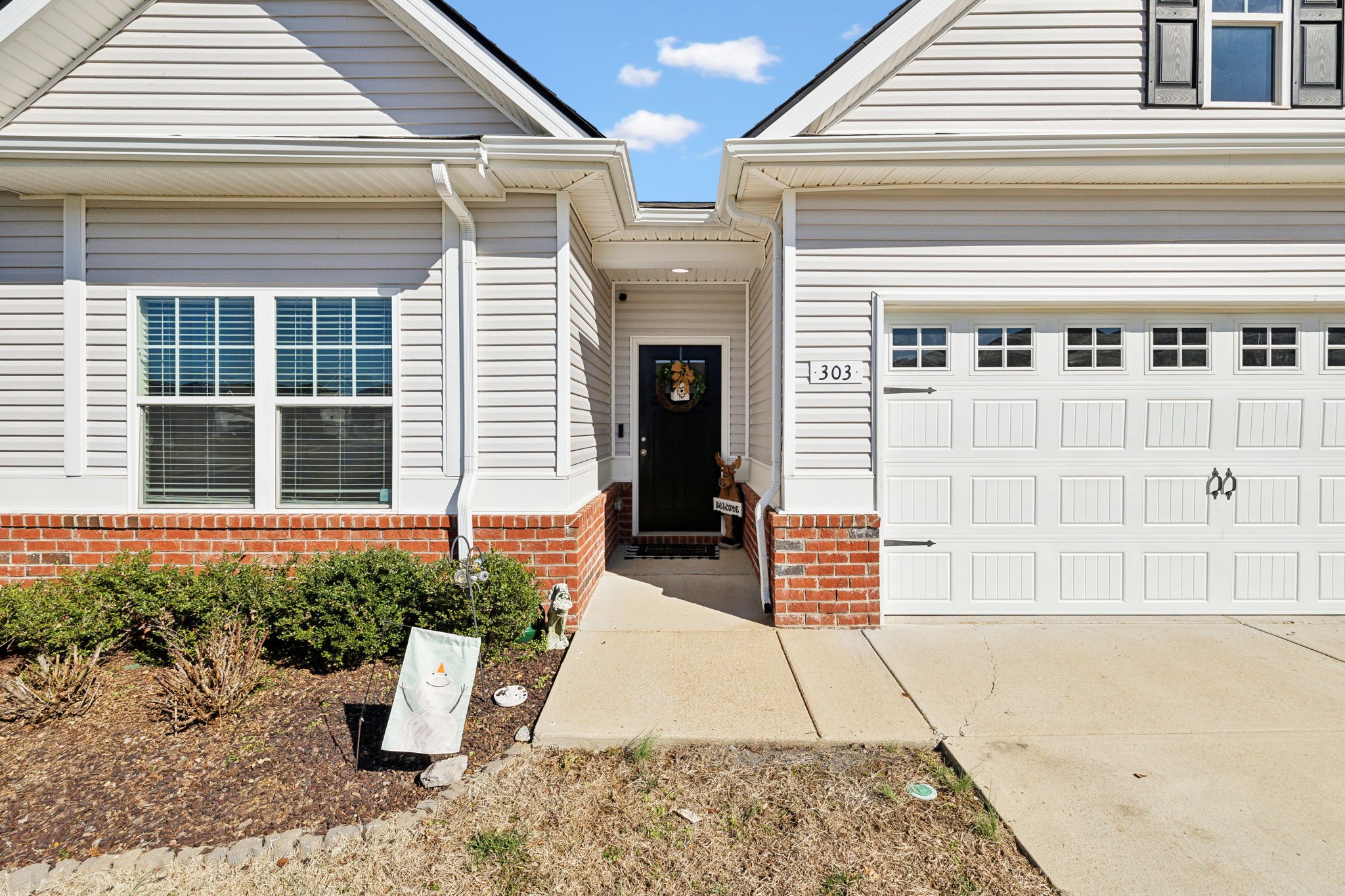 303 St Charles Pl