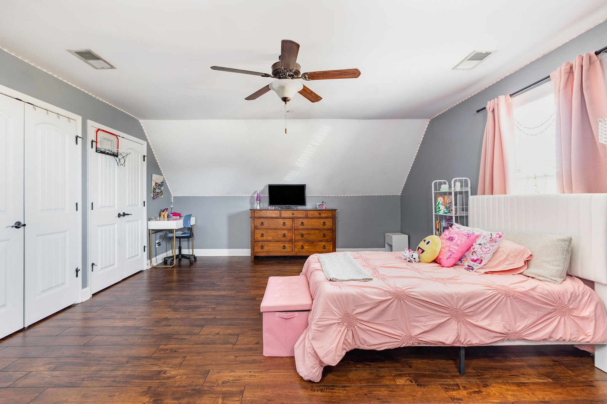 1051 Grace Meade