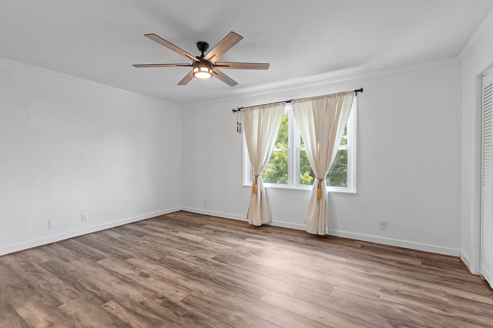 121 Highland Villa Dr