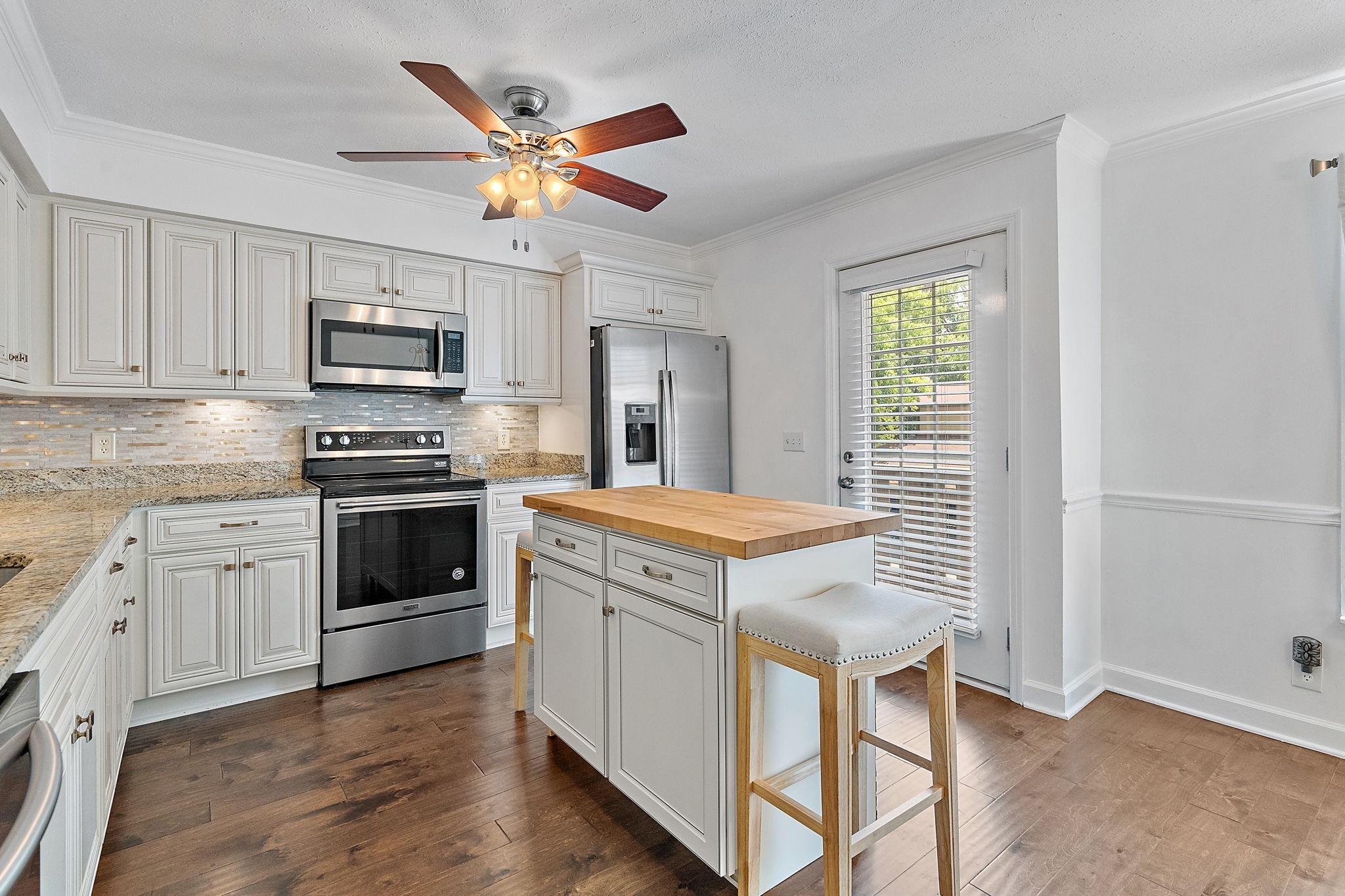 121 Highland Villa Dr
