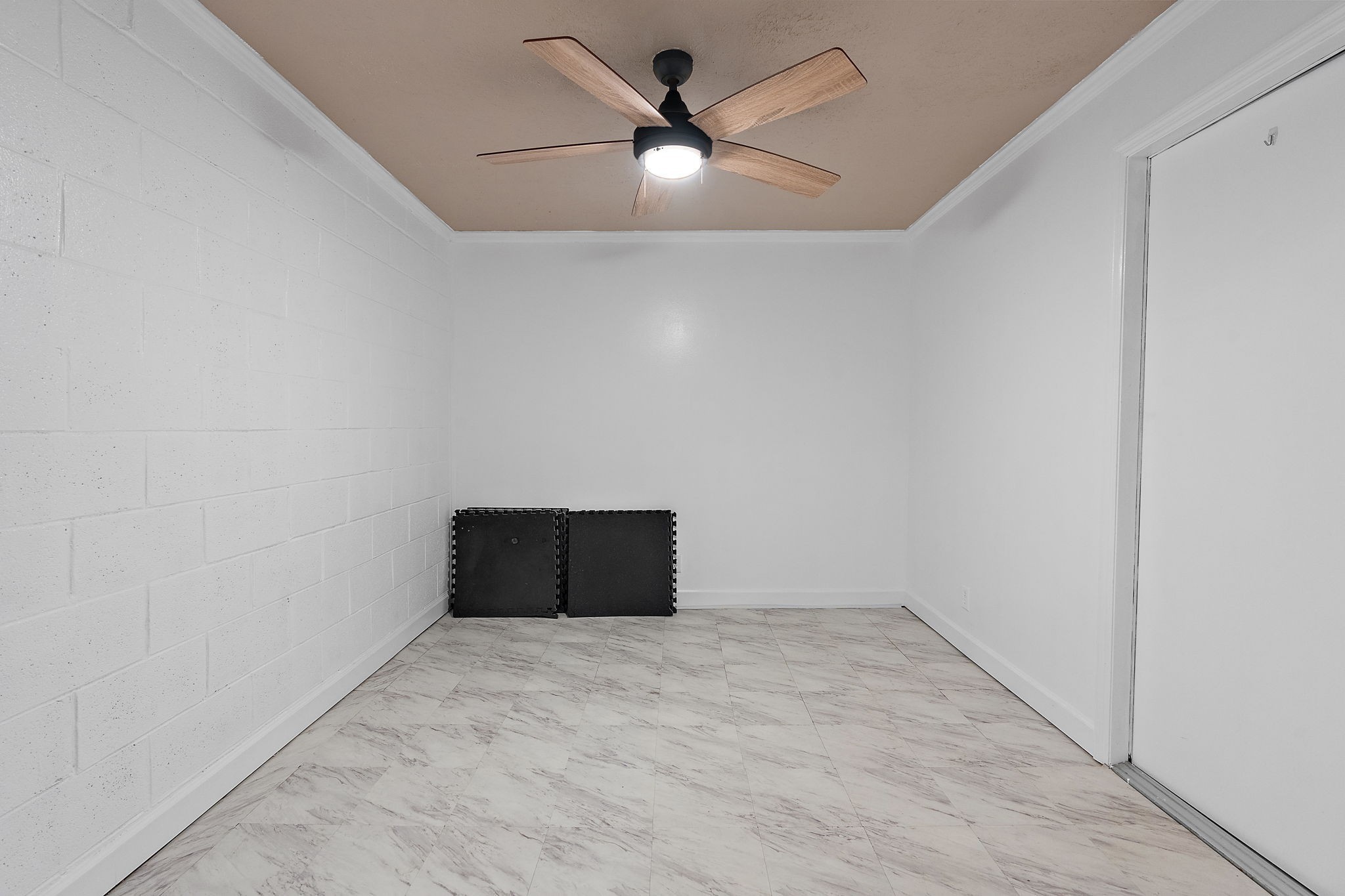 121 Highland Villa Dr