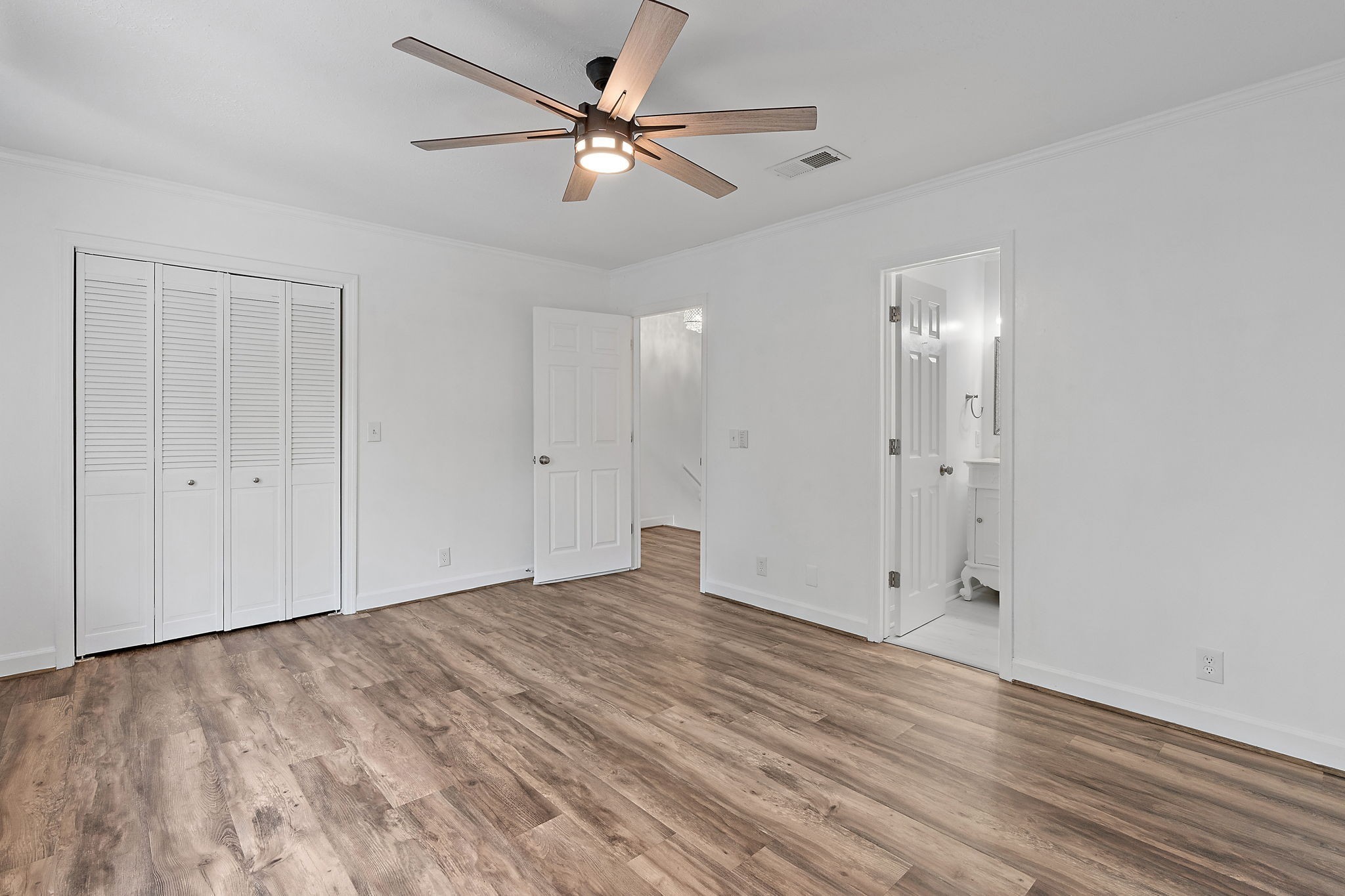 121 Highland Villa Dr