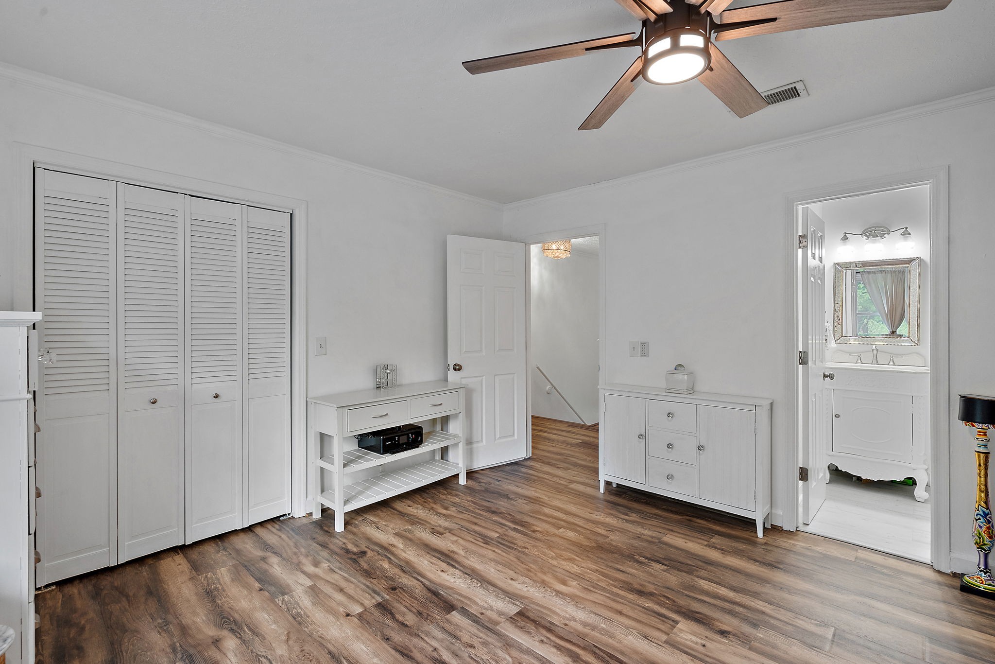 121 Highland Villa Dr