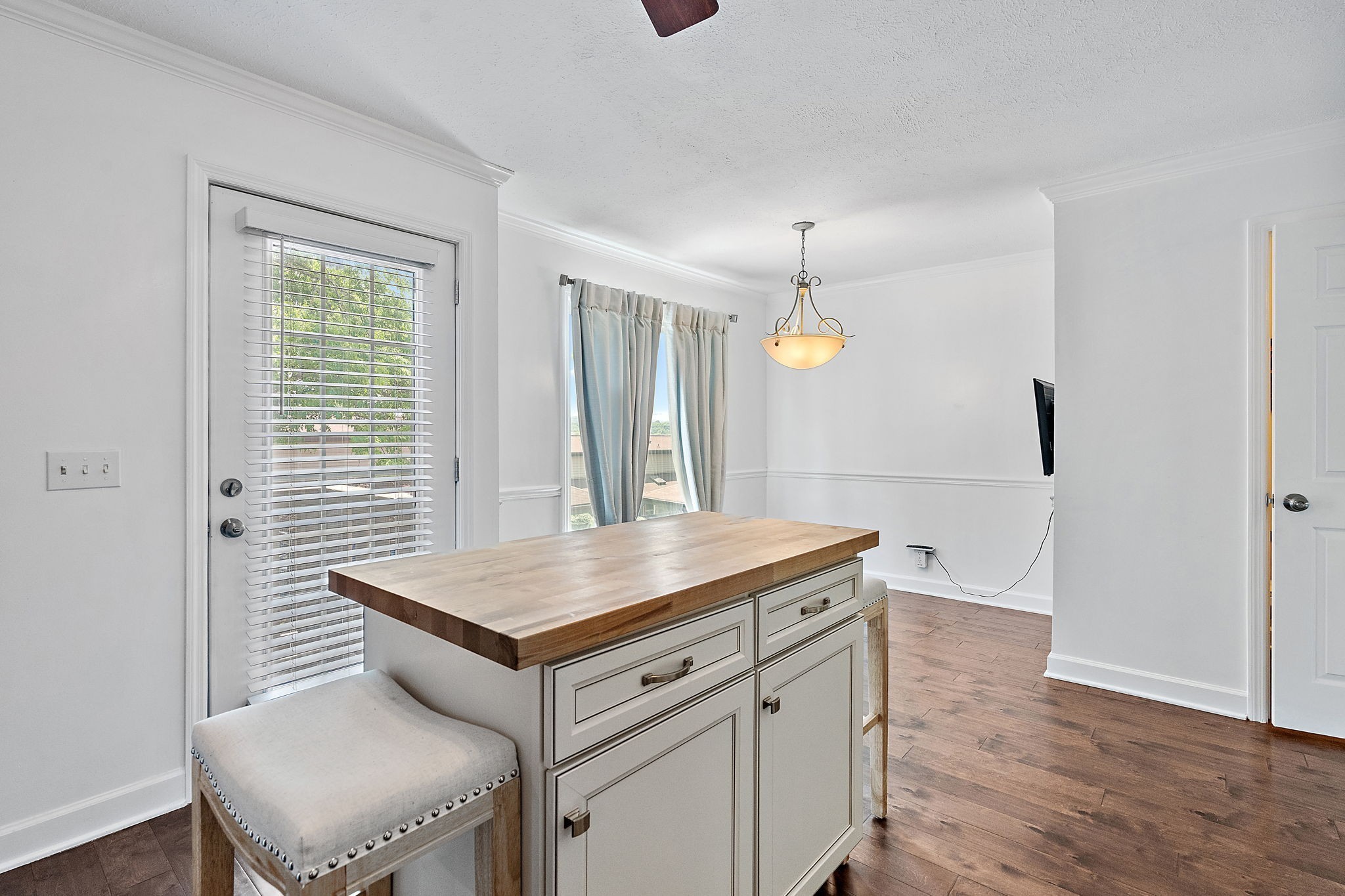 121 Highland Villa Dr