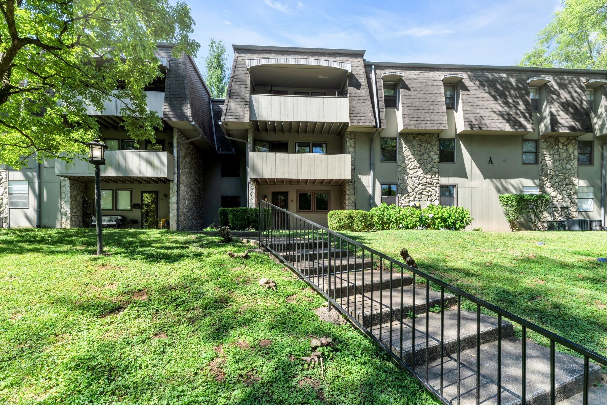 2929 Selena Drive Unit: J136