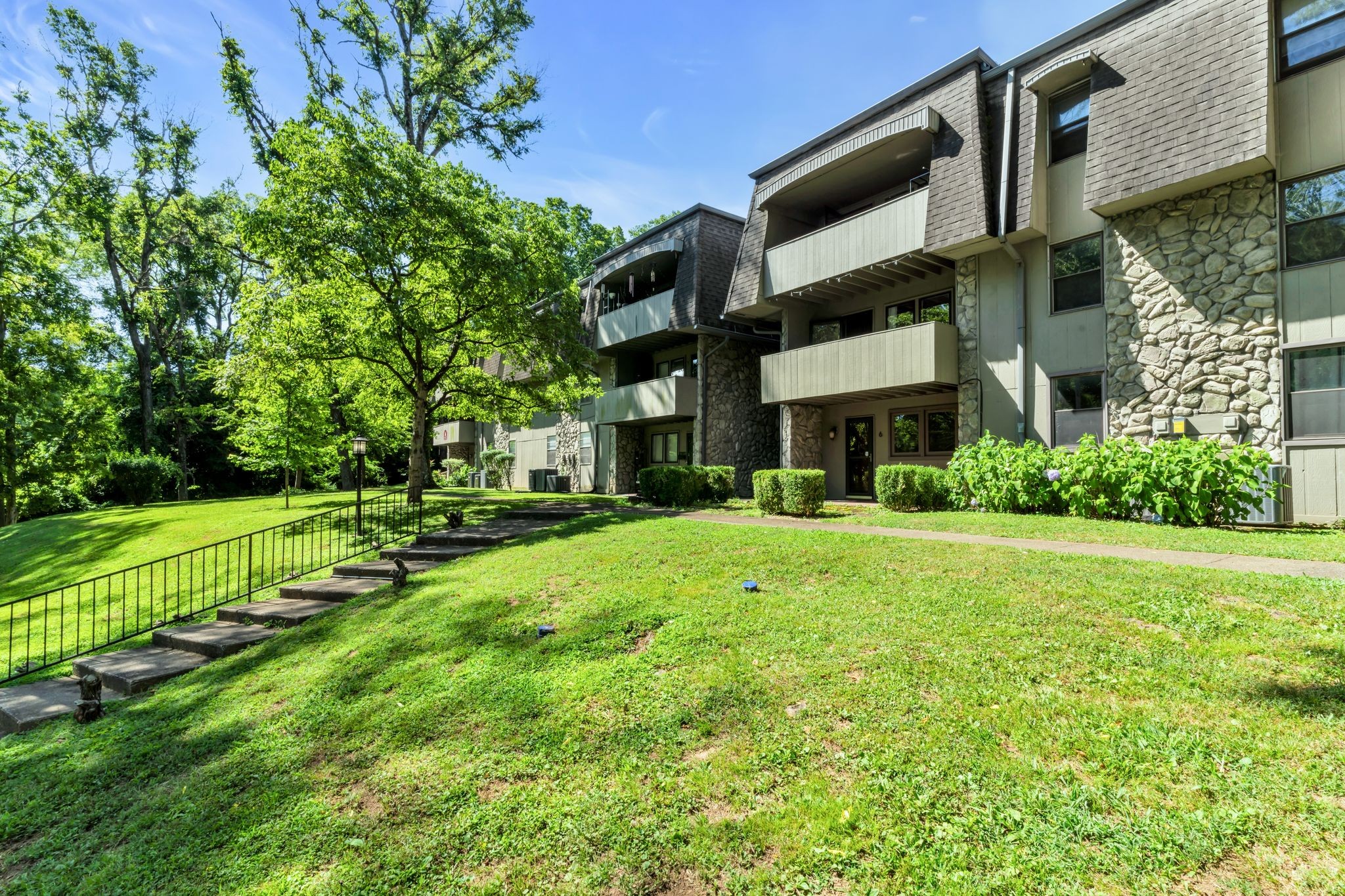 2929 Selena Drive Unit: J136