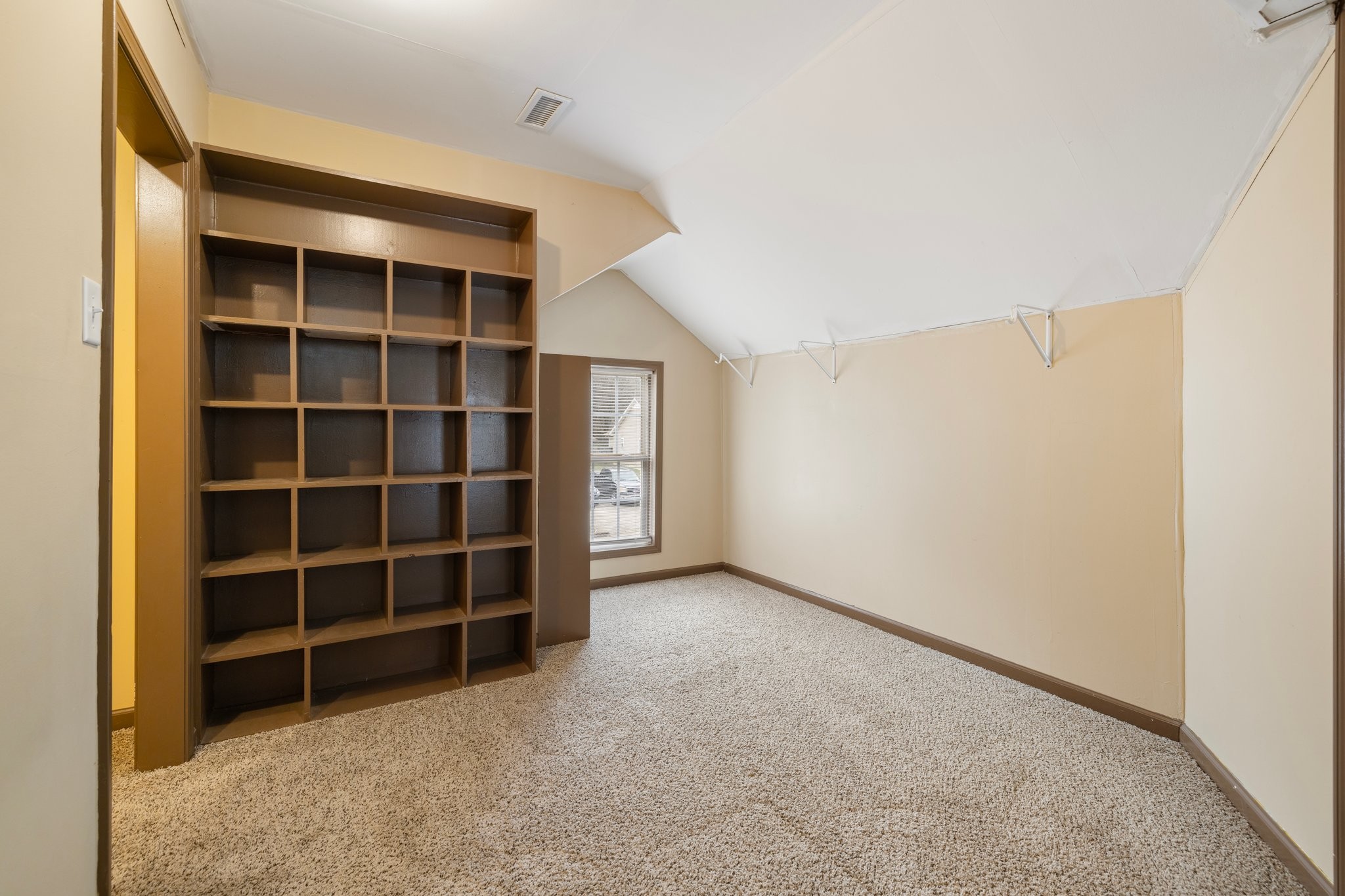 229 Woodmaker Ct