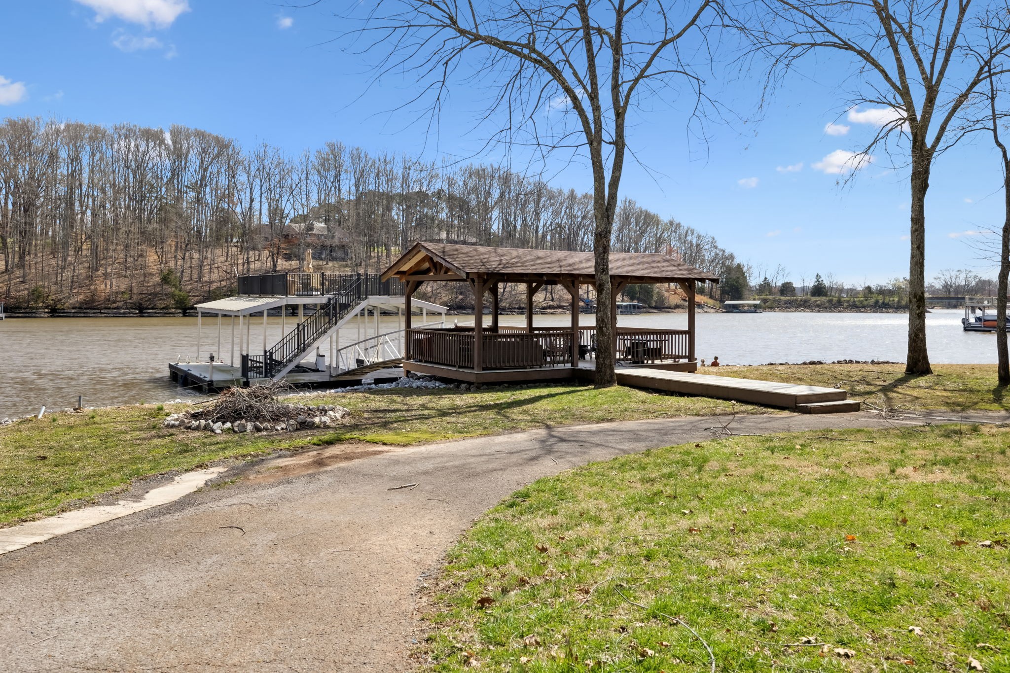340 Hillwood Dr