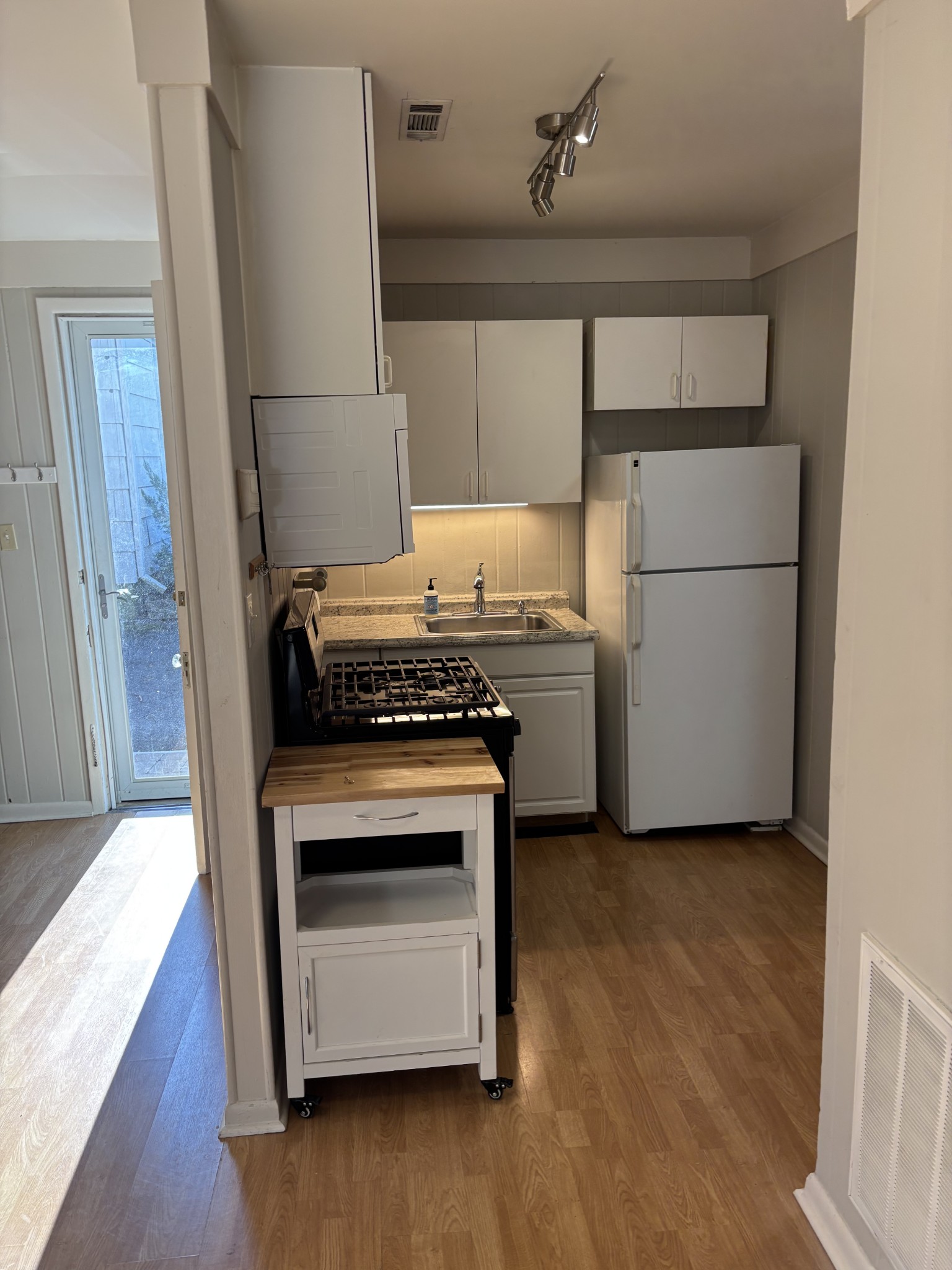206 Elmington Ave Unit: Carriage House
