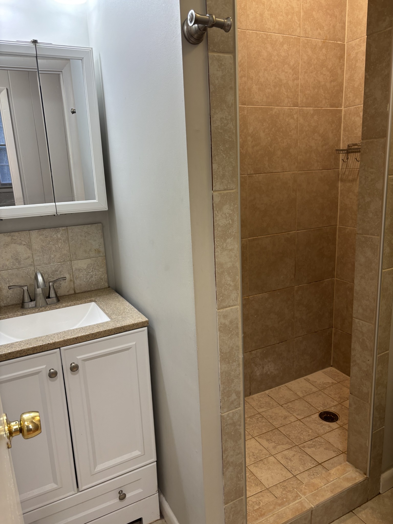 206 Elmington Ave Unit: Carriage House