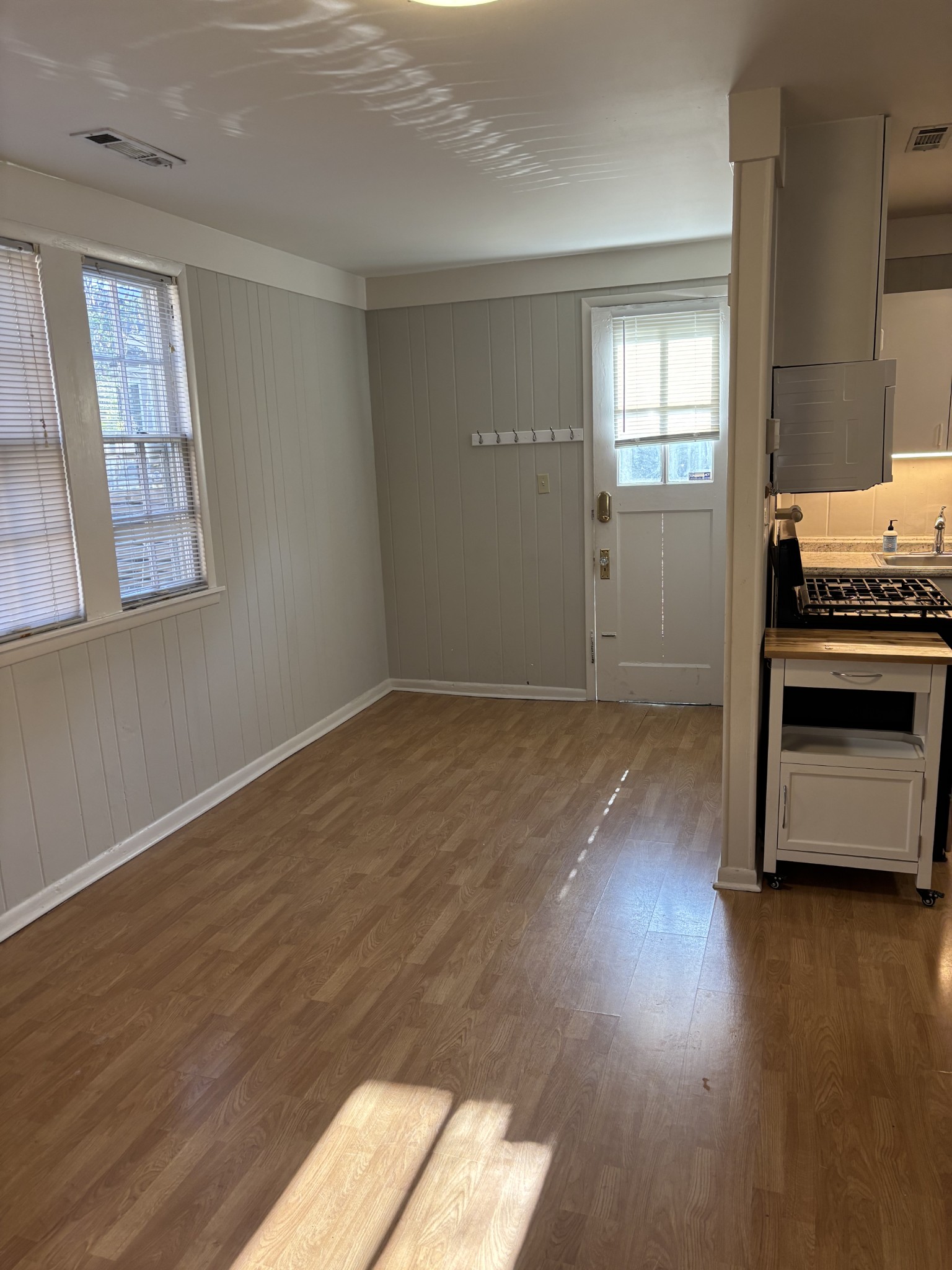 206 Elmington Ave Unit: Carriage House