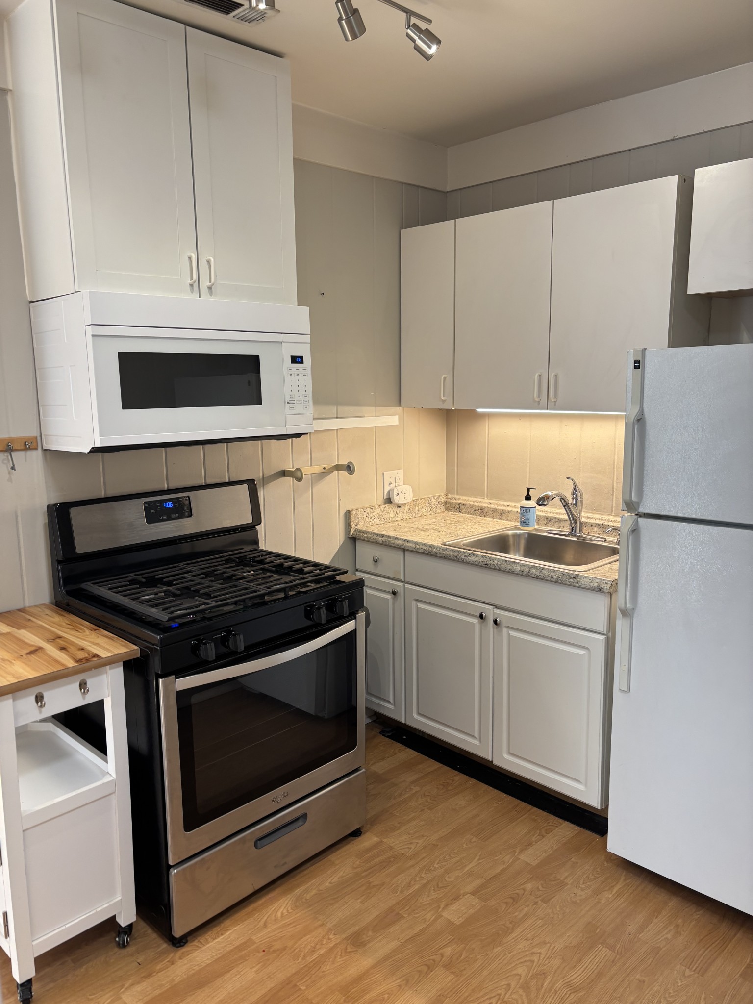 206 Elmington Ave Unit: Carriage House