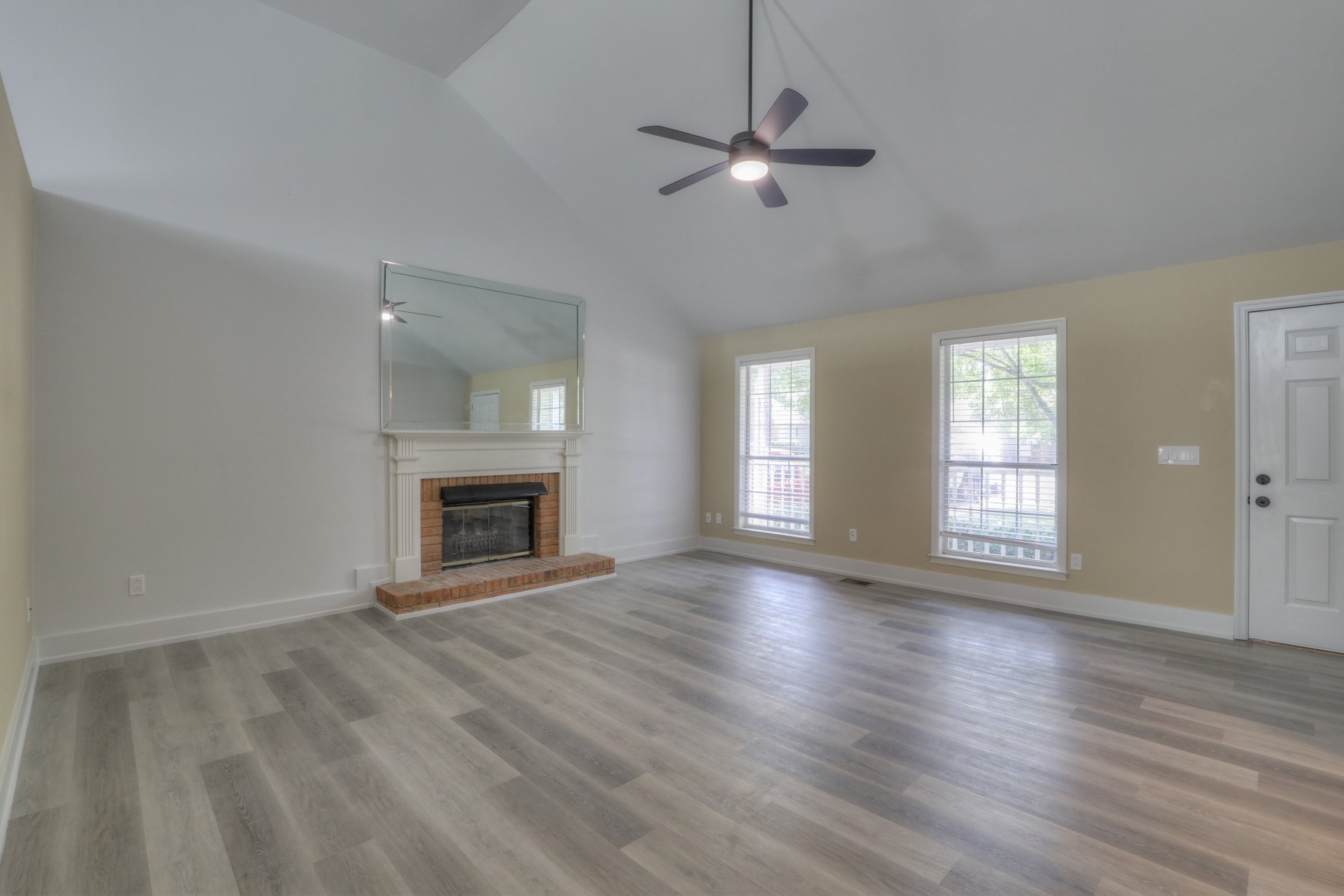 1523 Birchwood Cir