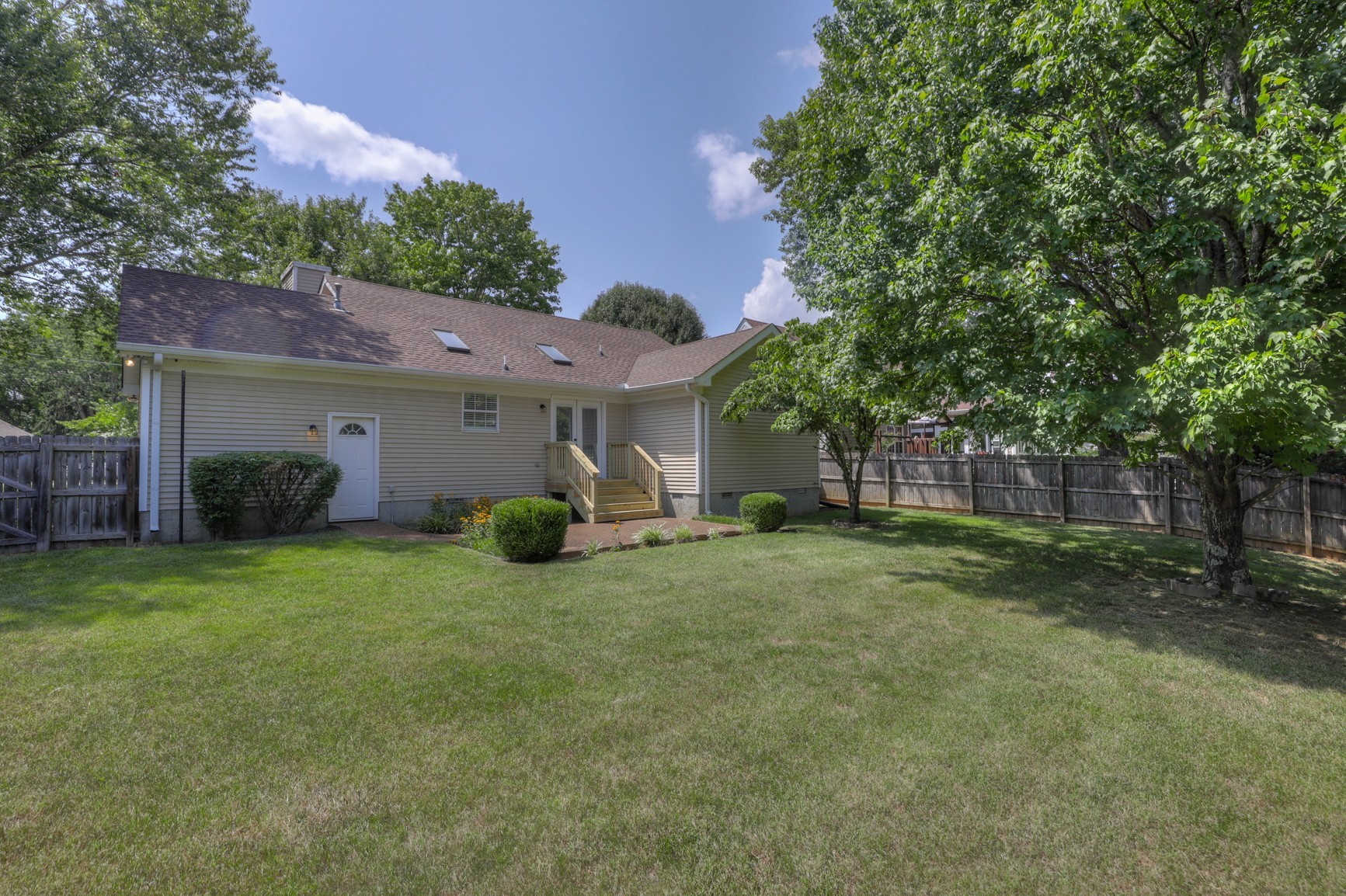 1523 Birchwood Cir