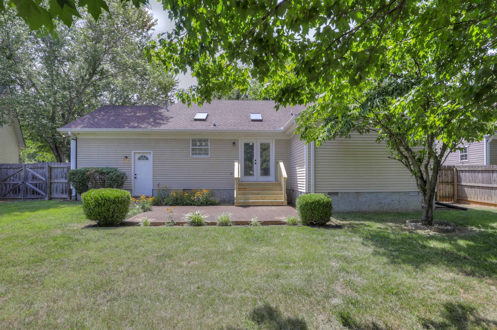 1523 Birchwood Cir
