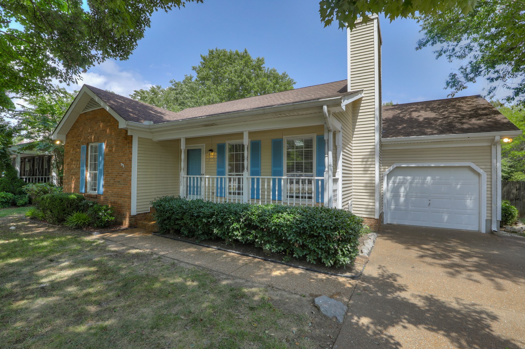 1523 Birchwood Cir