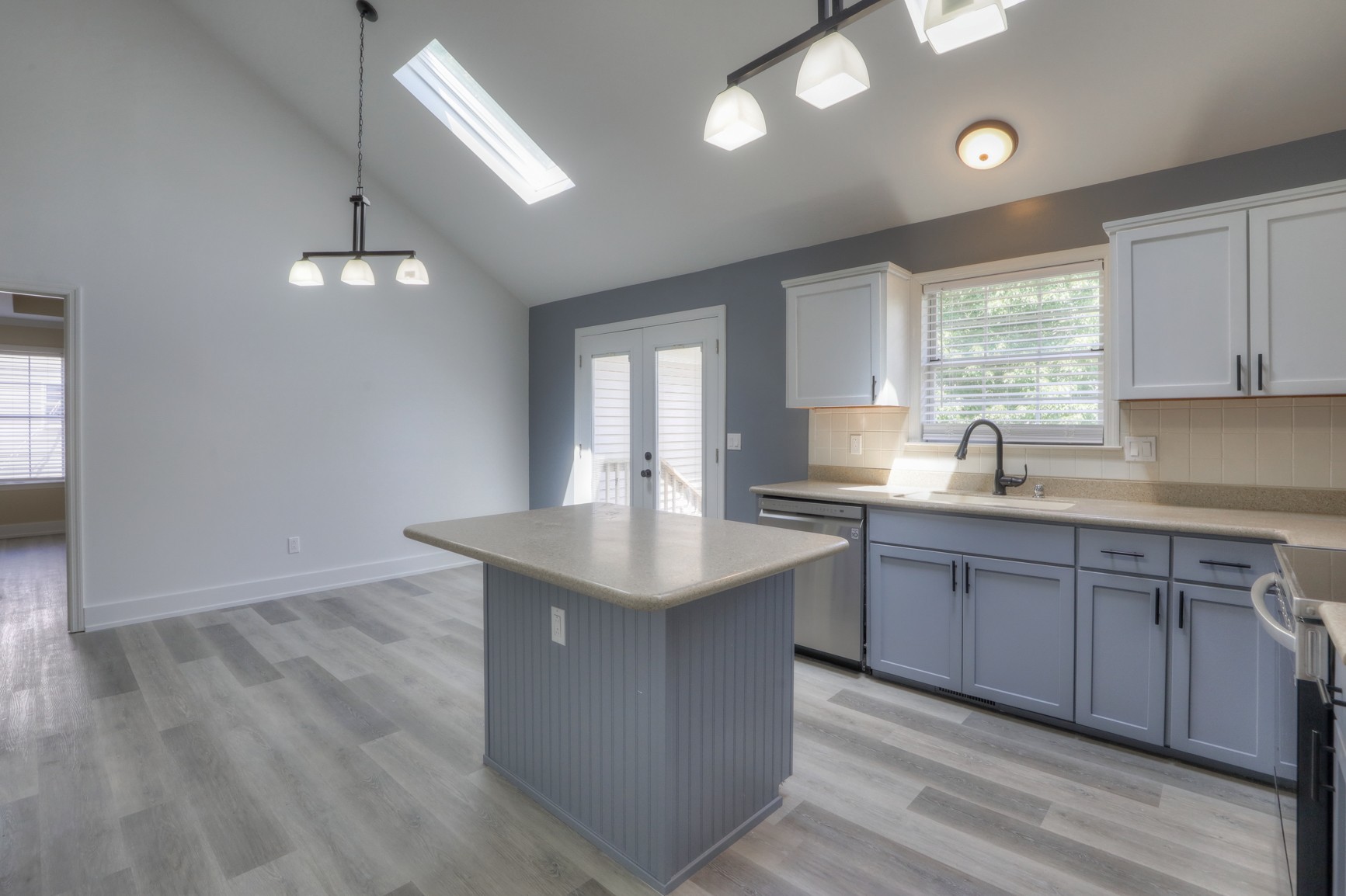 1523 Birchwood Cir
