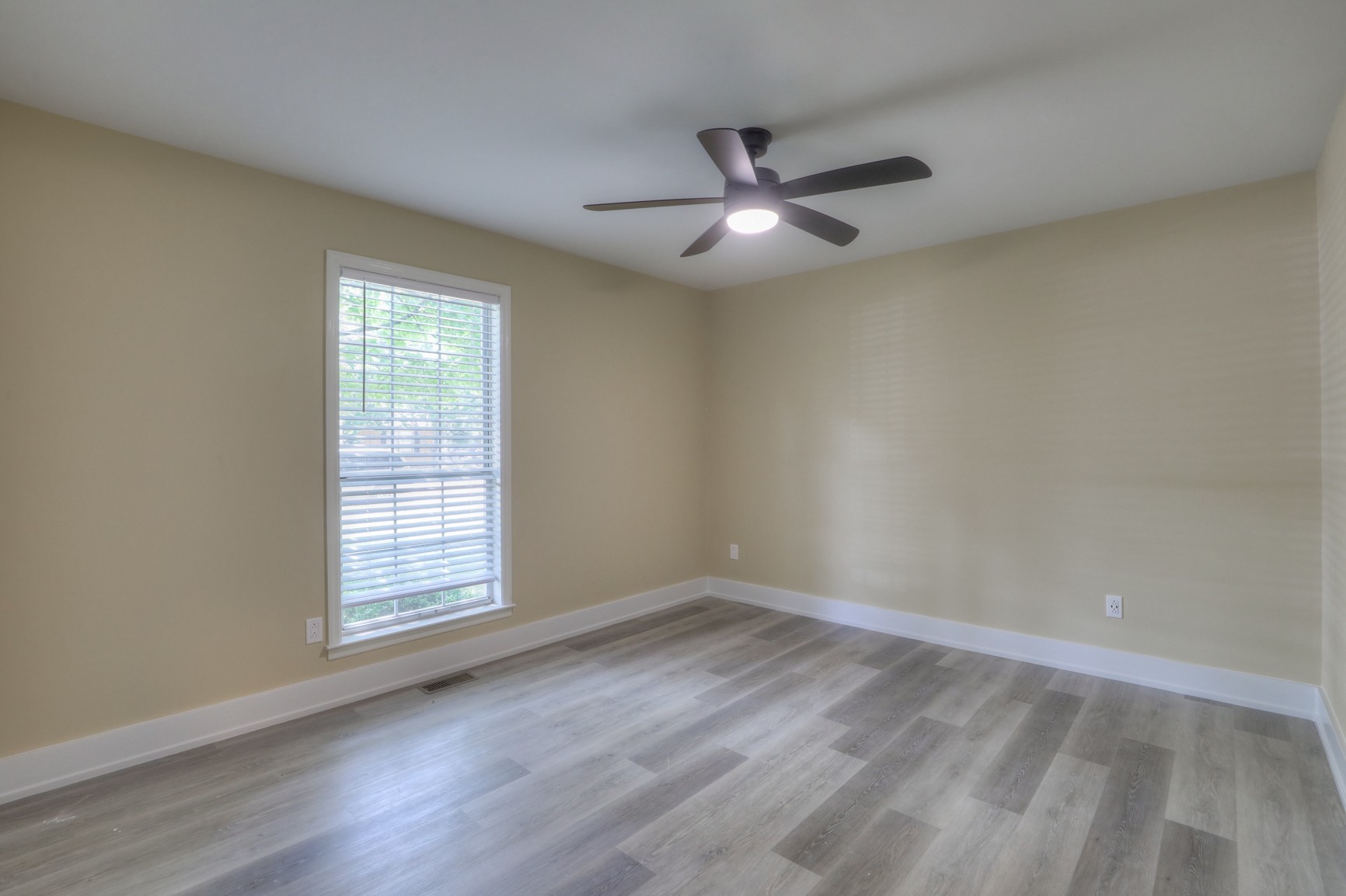 1523 Birchwood Cir