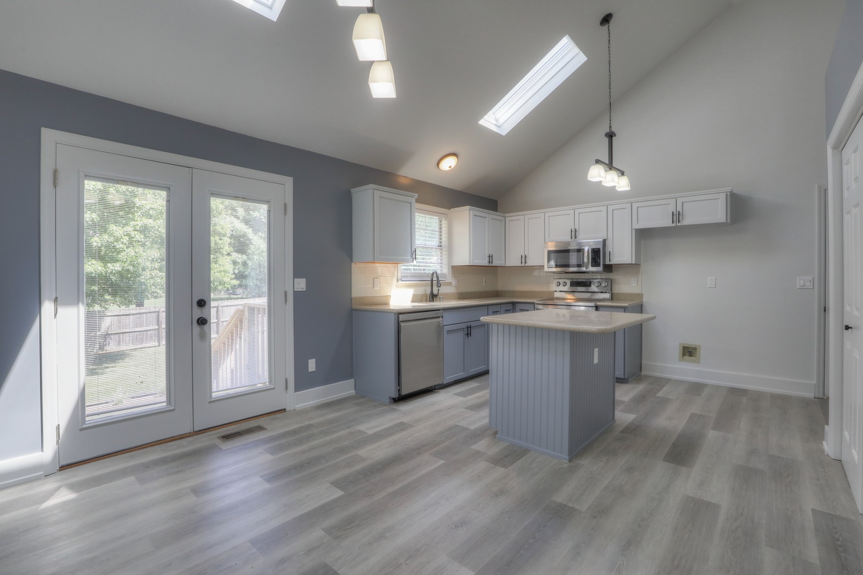 1523 Birchwood Cir