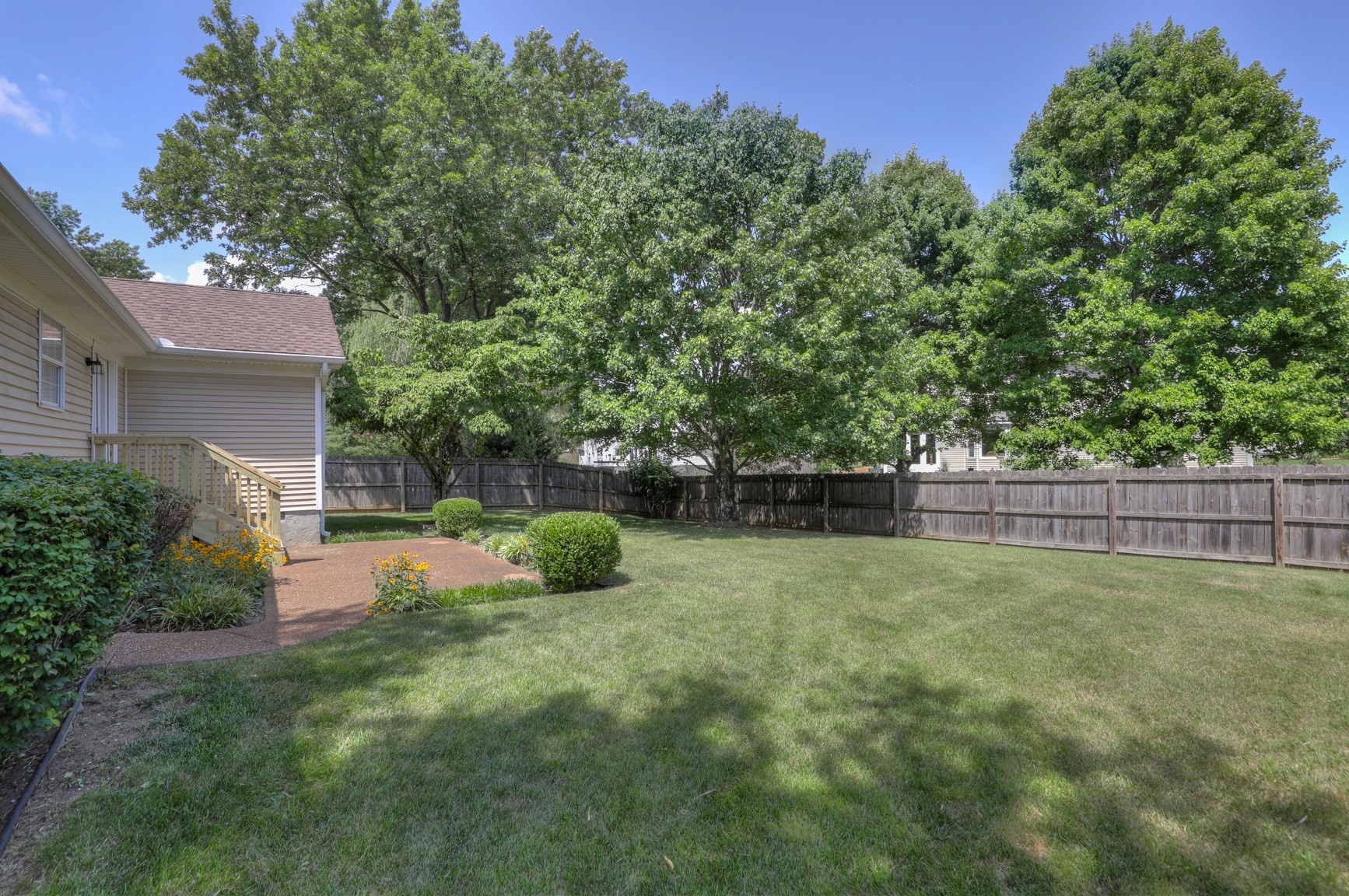 1523 Birchwood Cir
