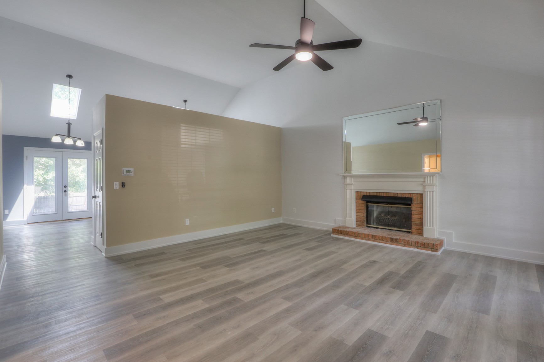 1523 Birchwood Cir