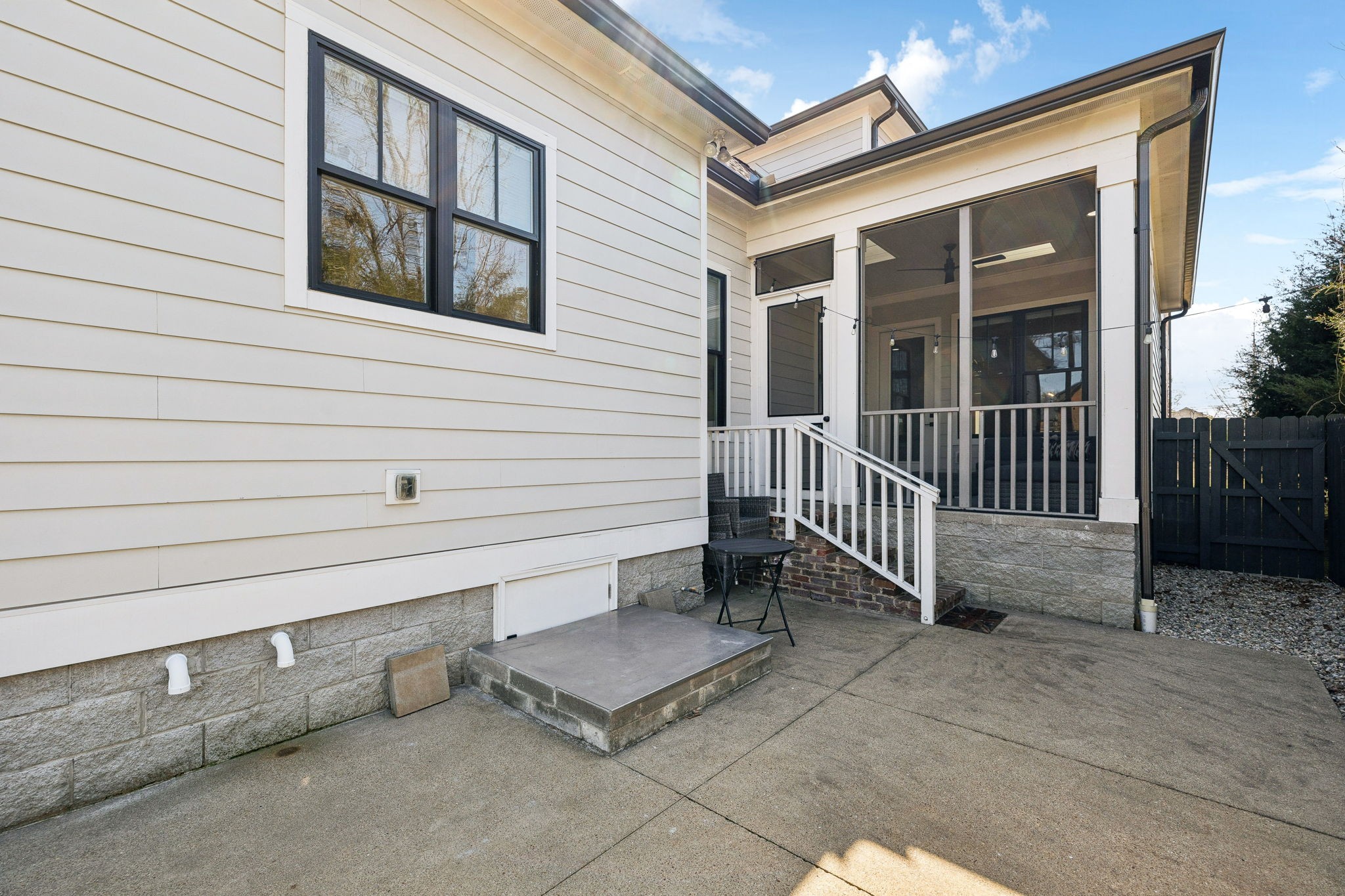 1008B Grandview Dr