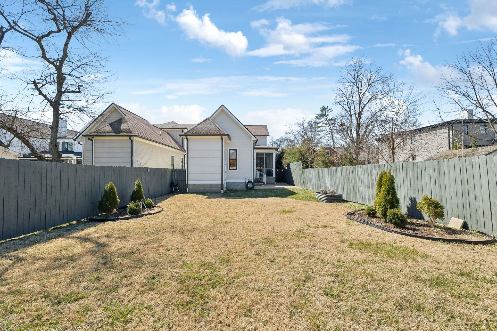 1008B Grandview Dr