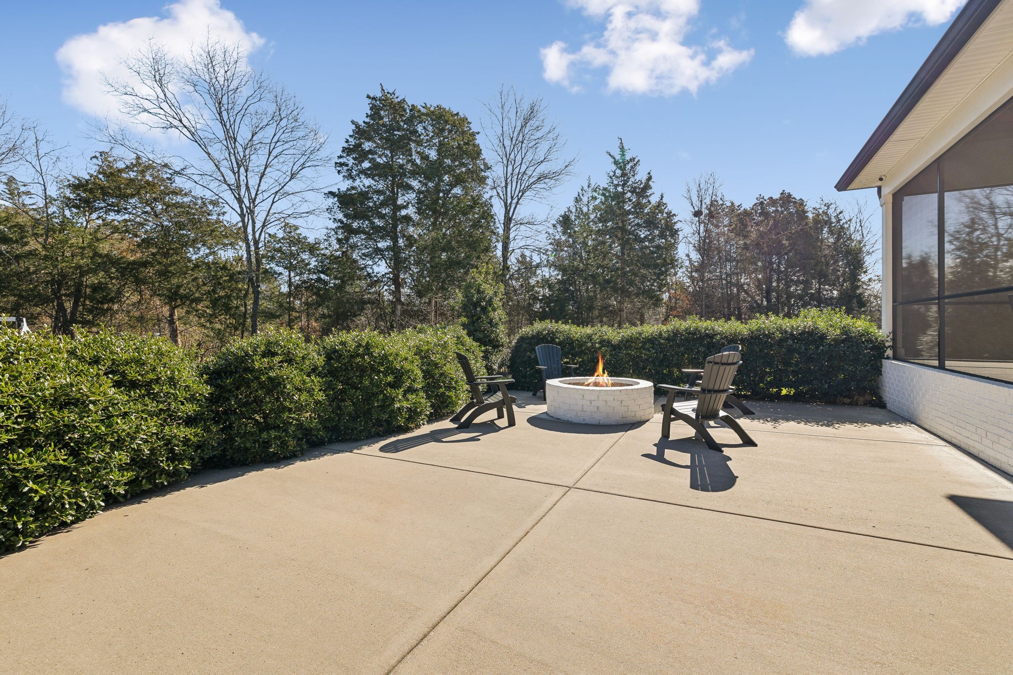 617 Twin View Dr
