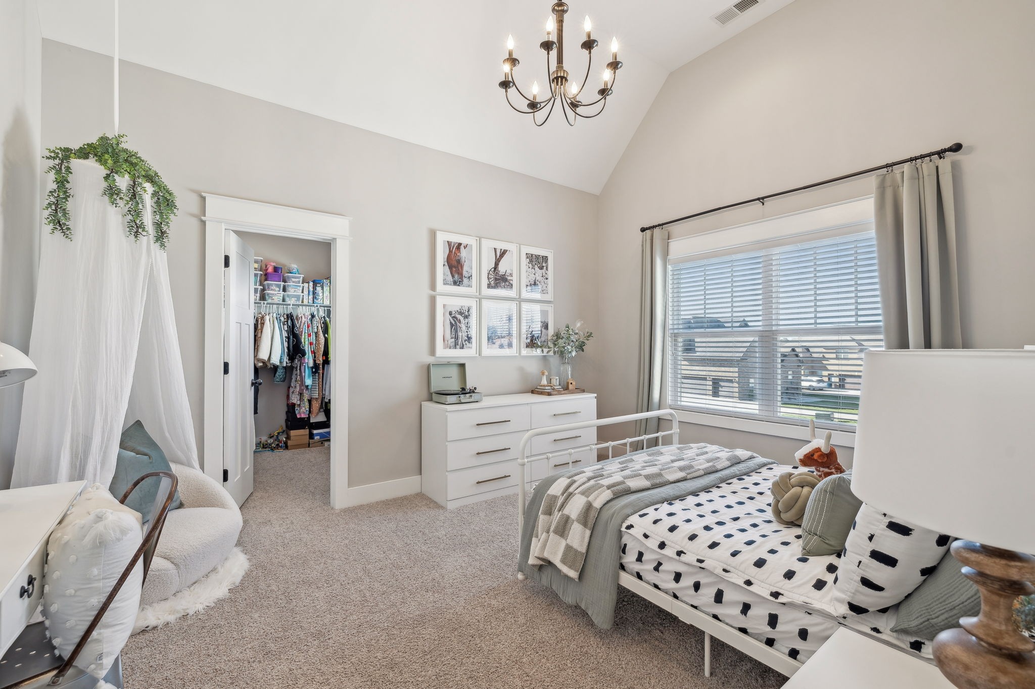 617 Twin View Dr
