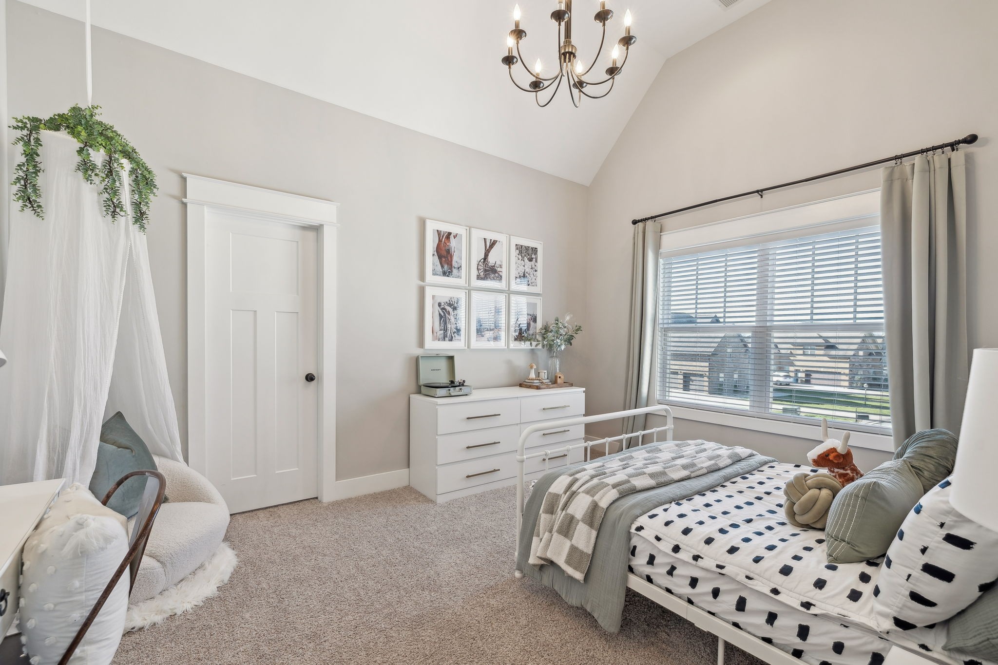 617 Twin View Dr
