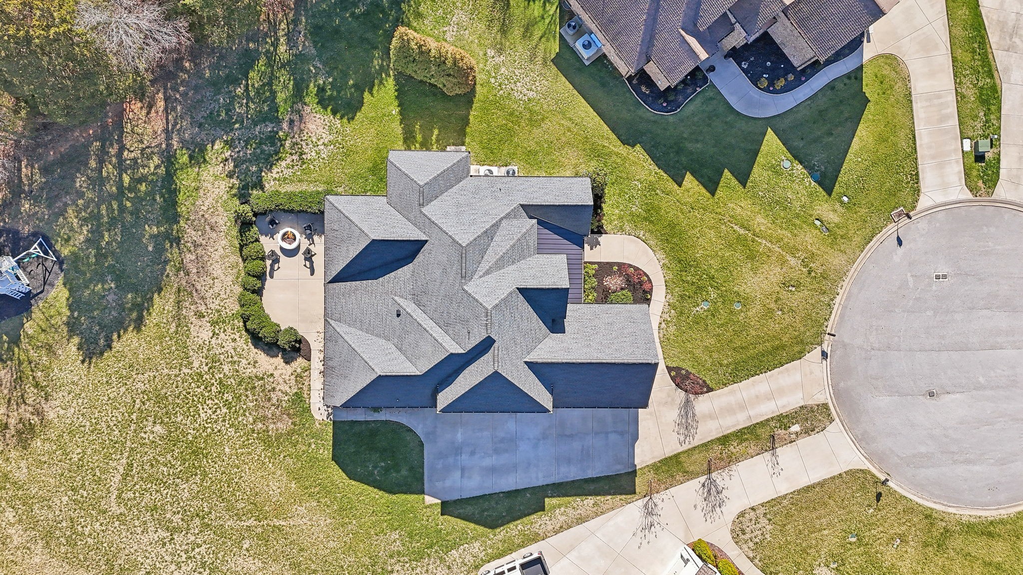 617 Twin View Dr