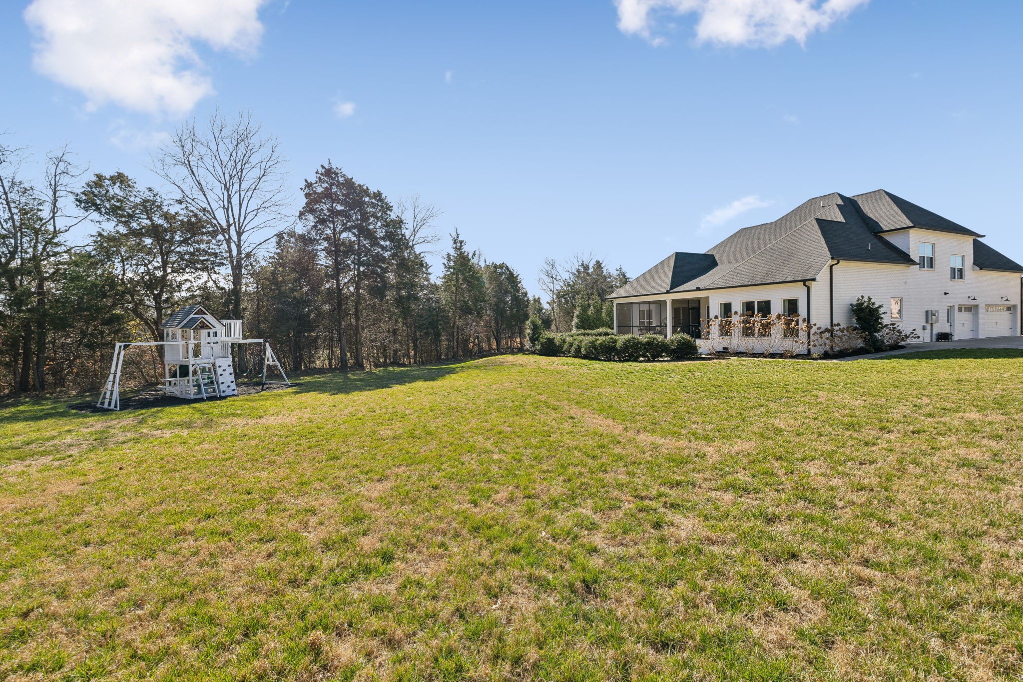 617 Twin View Dr