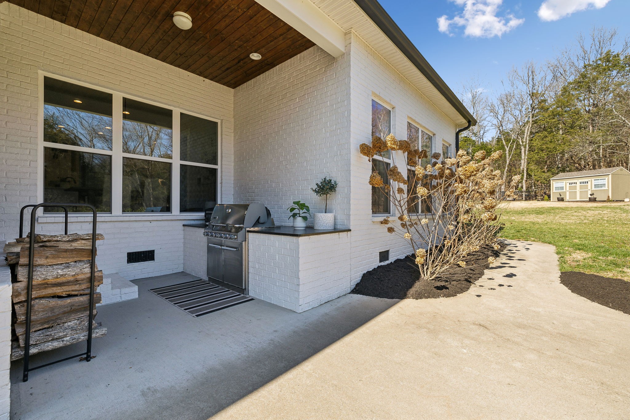 617 Twin View Dr