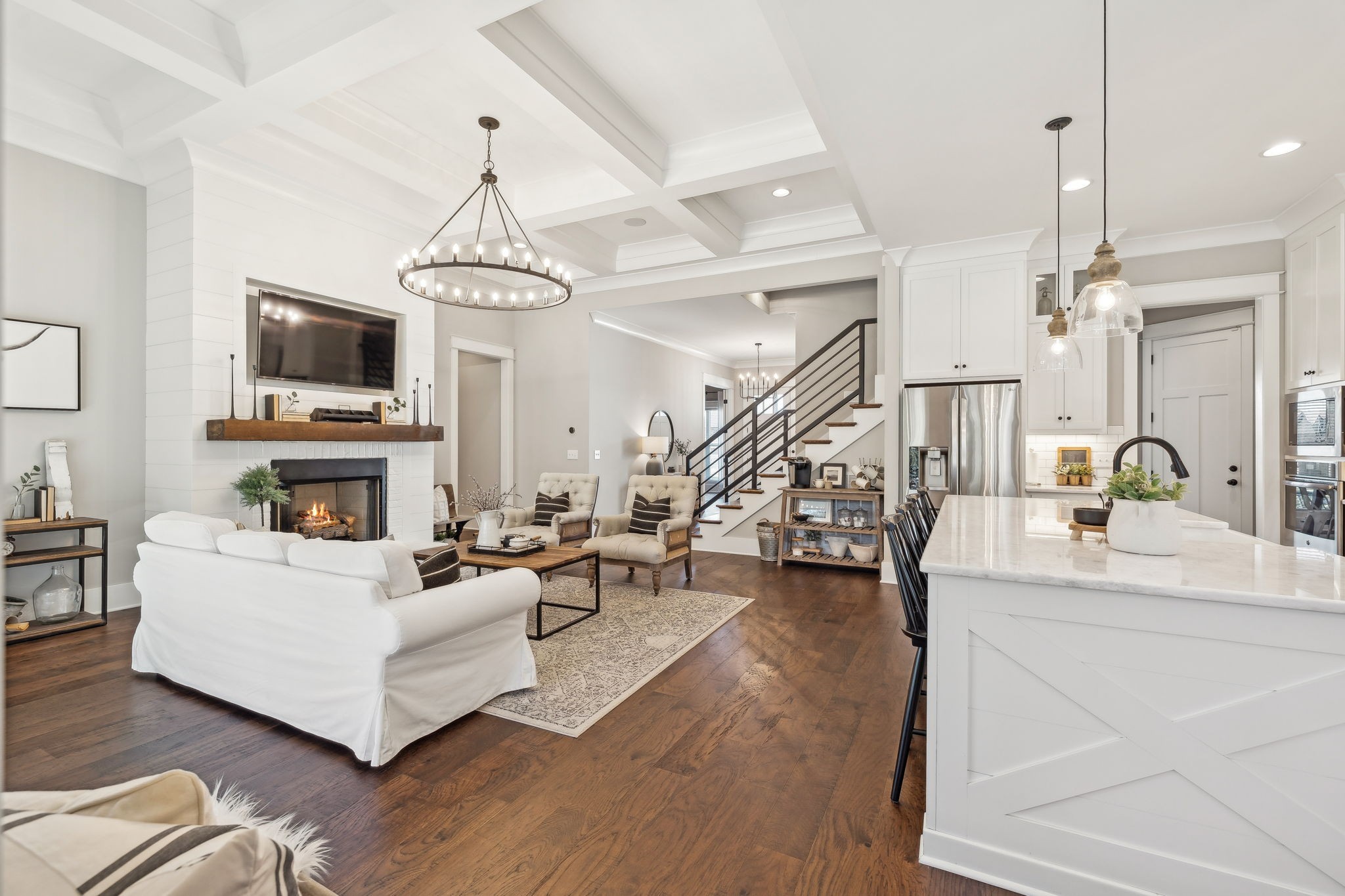 617 Twin View Dr