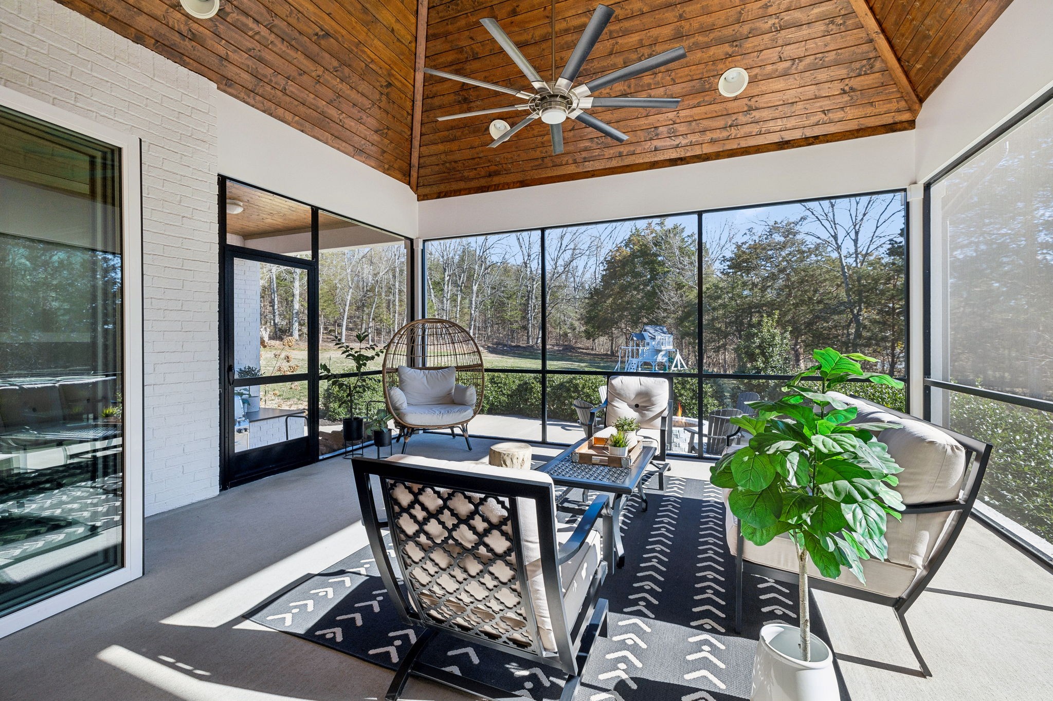 617 Twin View Dr
