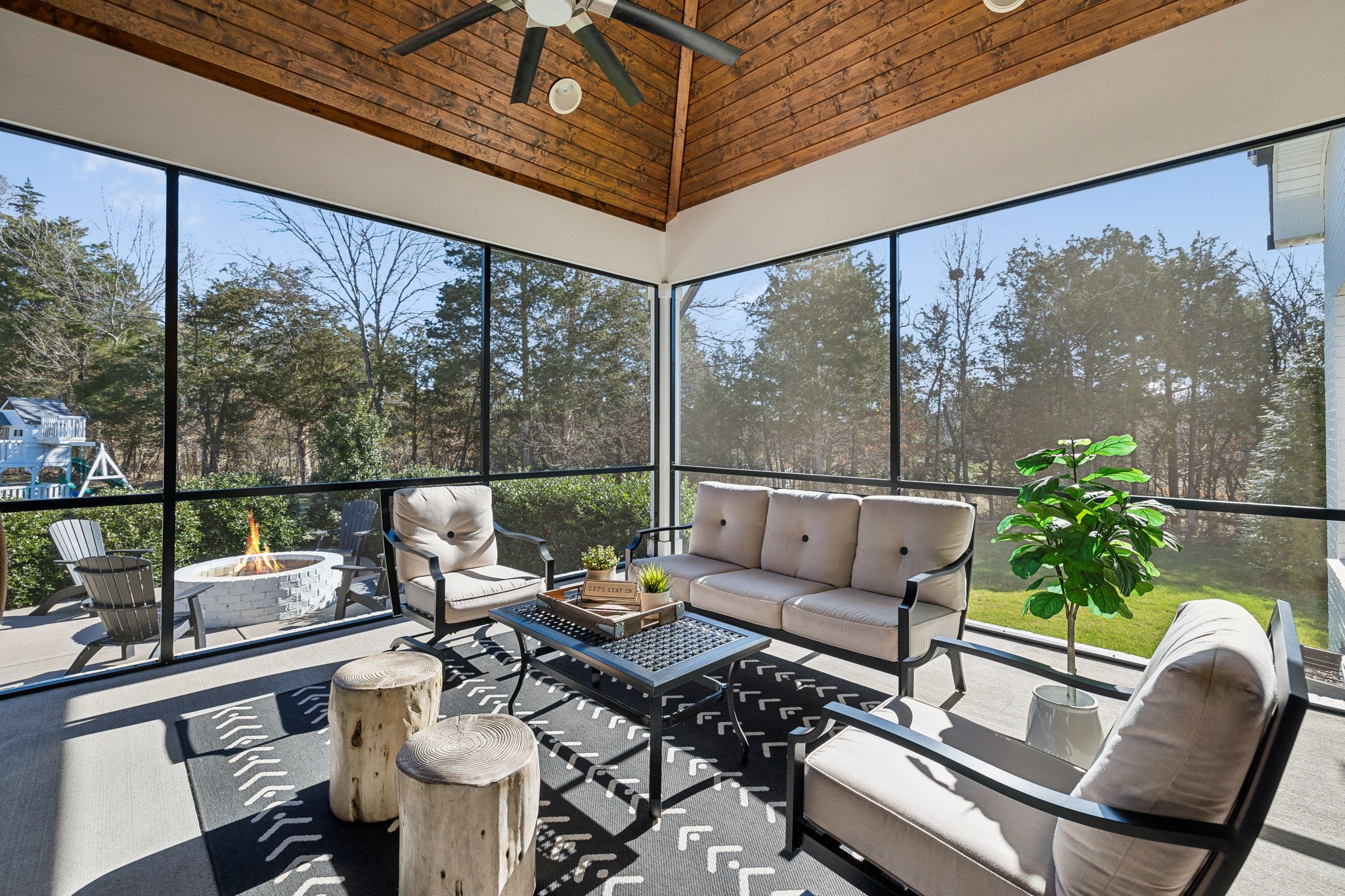 617 Twin View Dr