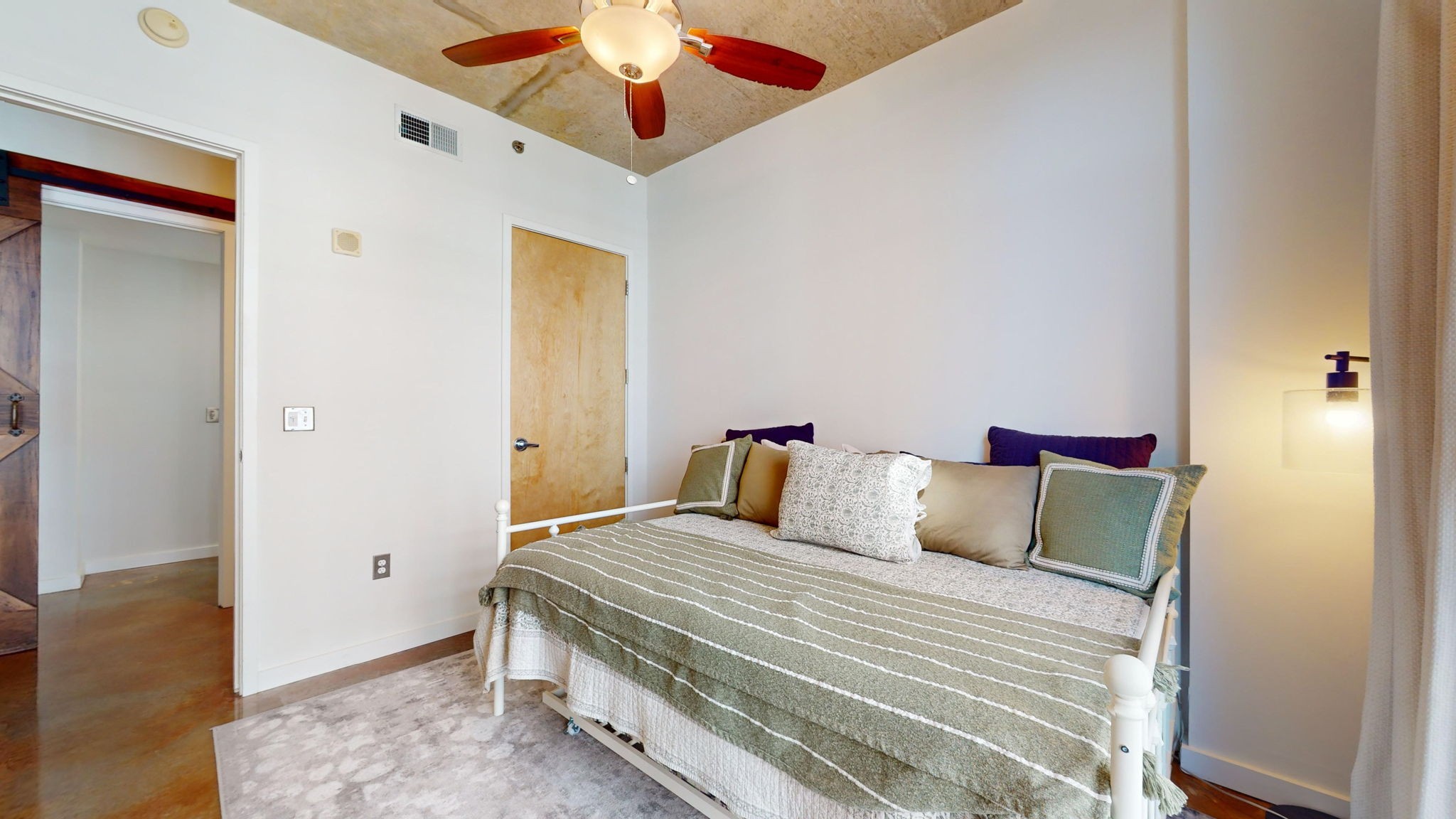 600 12th Ave S Unit: 817