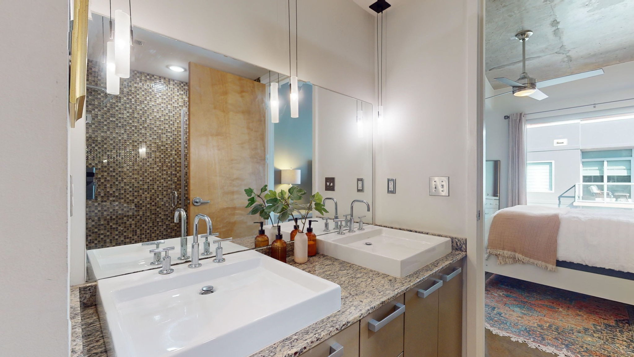 600 12th Ave S Unit: 817