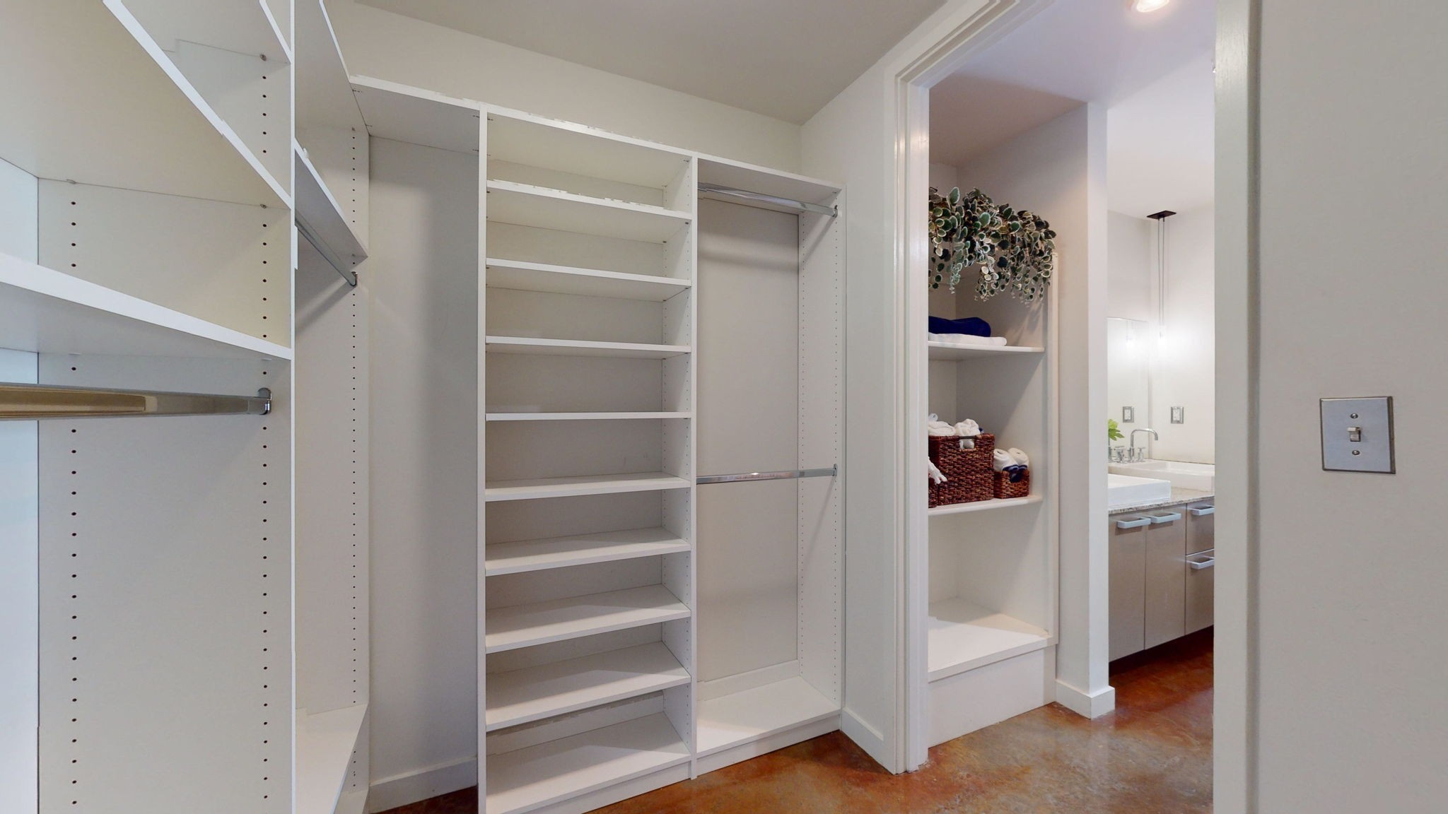 600 12th Ave S Unit: 817