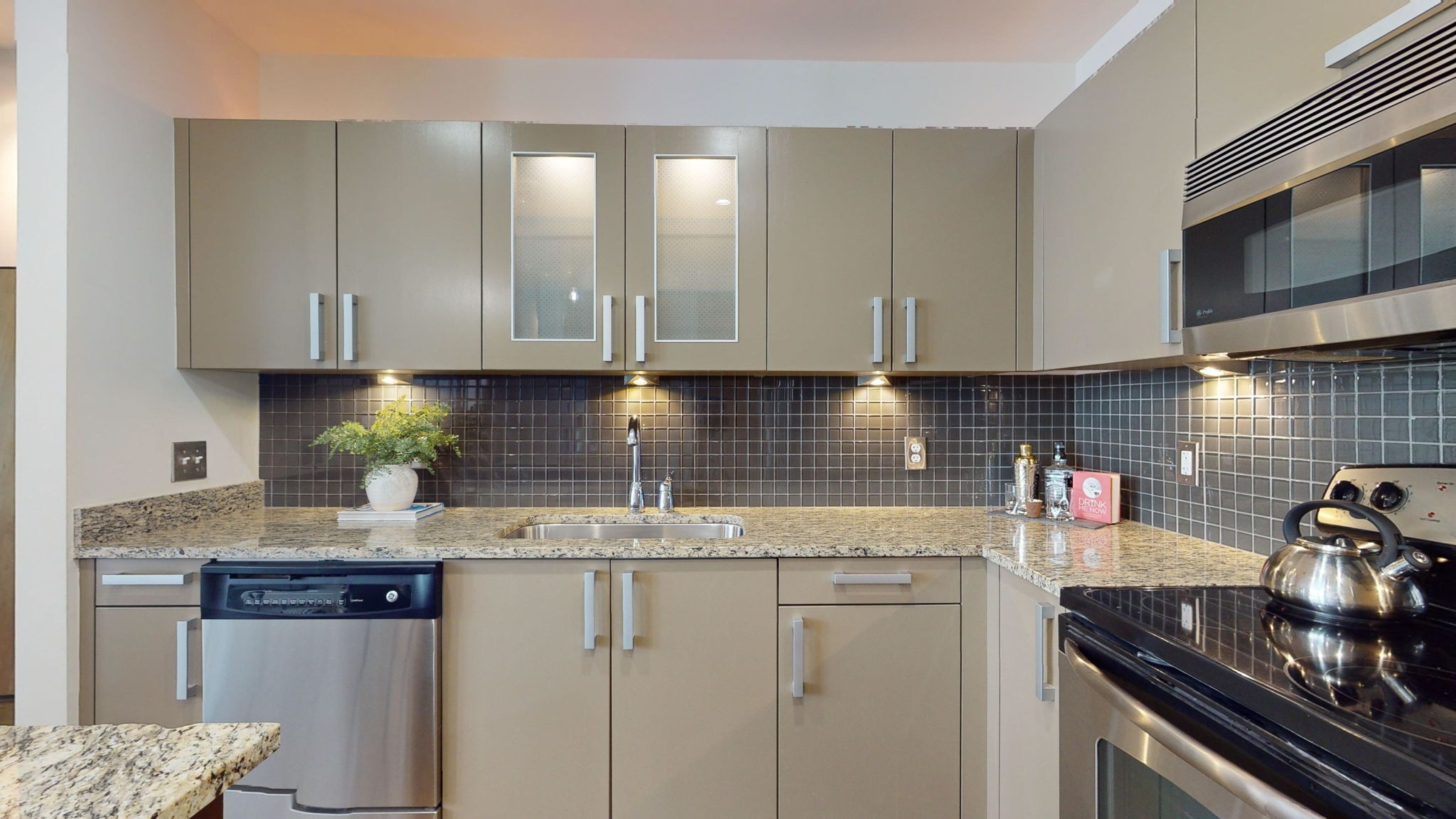 600 12th Ave S Unit: 817