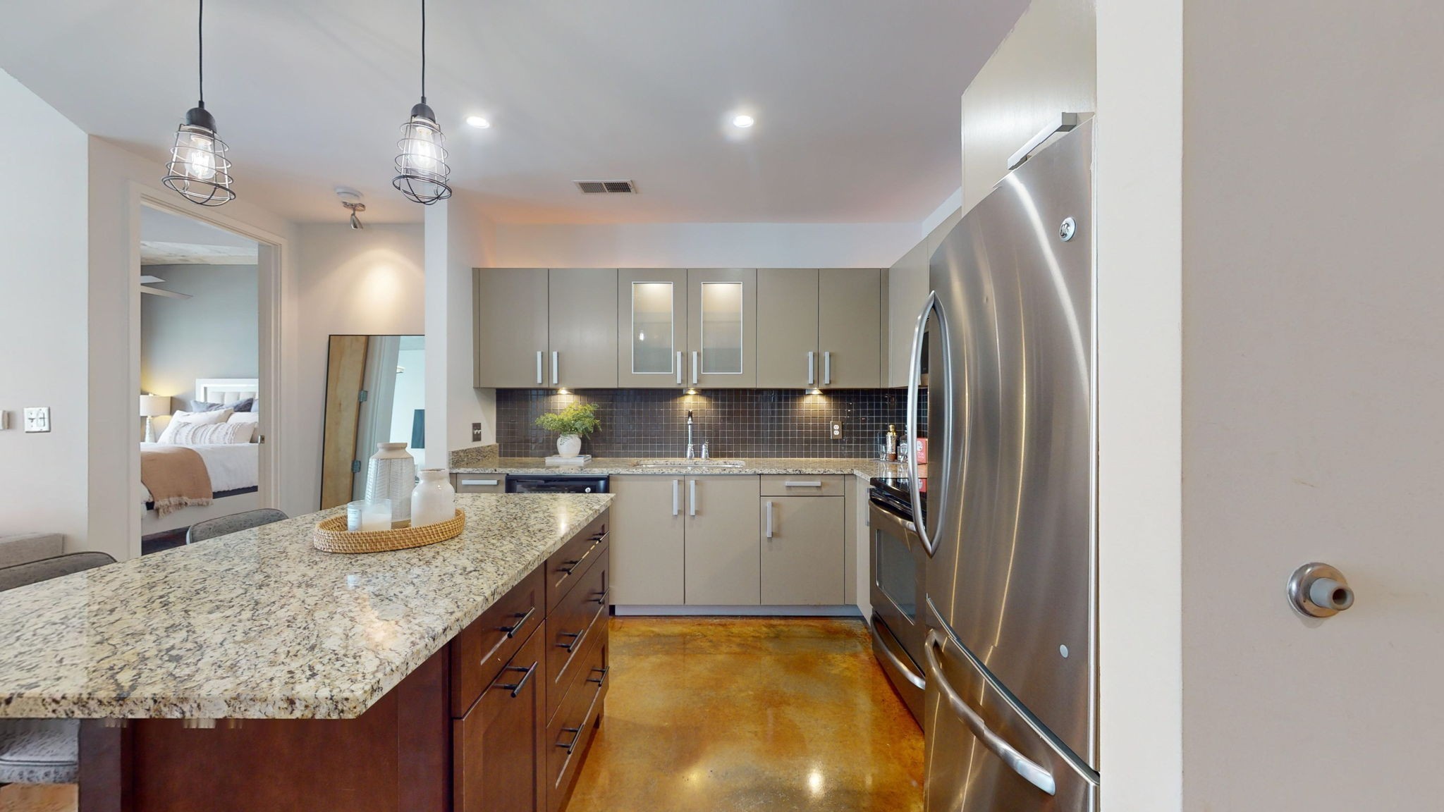 600 12th Ave S Unit: 817
