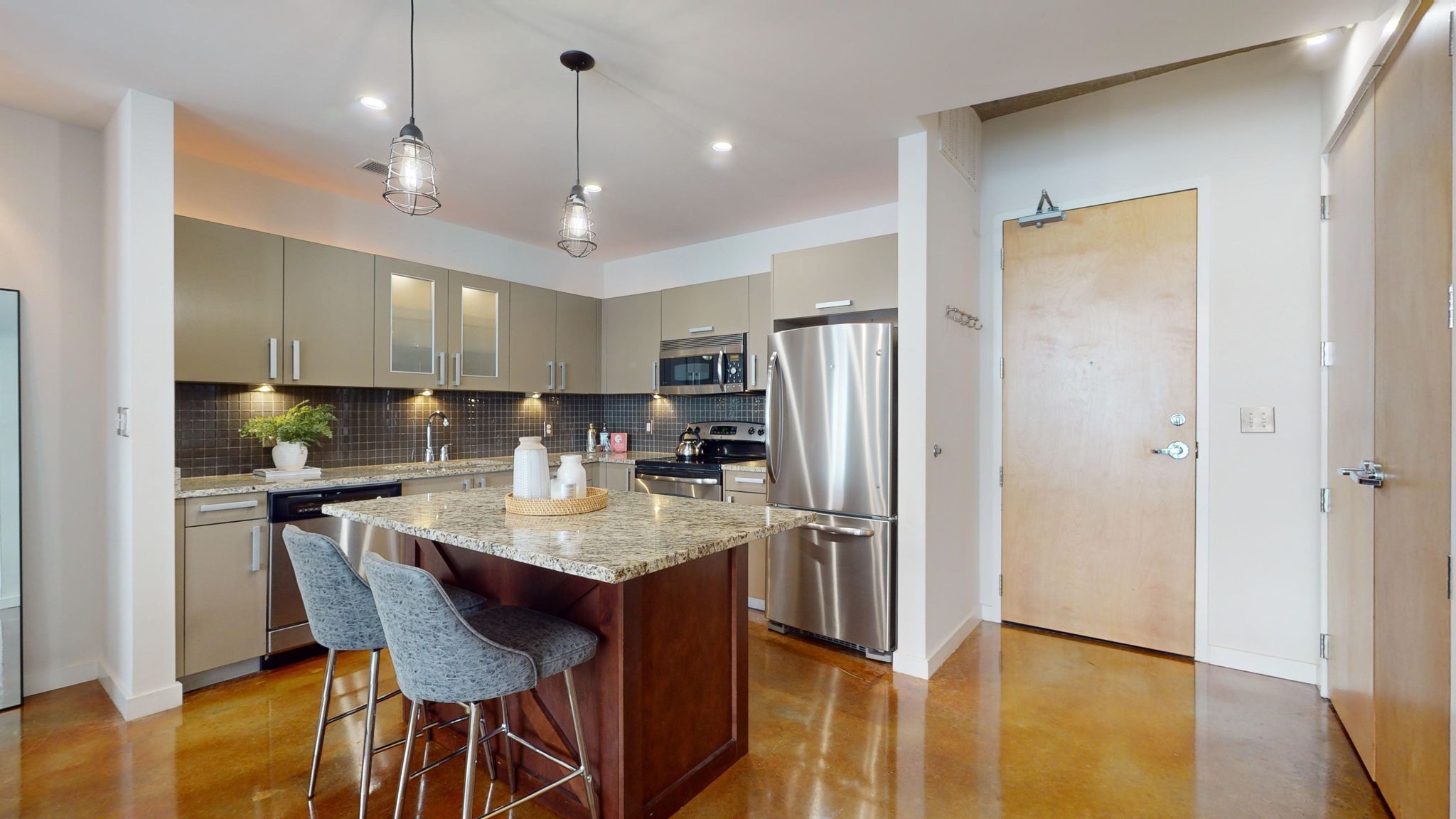 600 12th Ave S Unit: 817