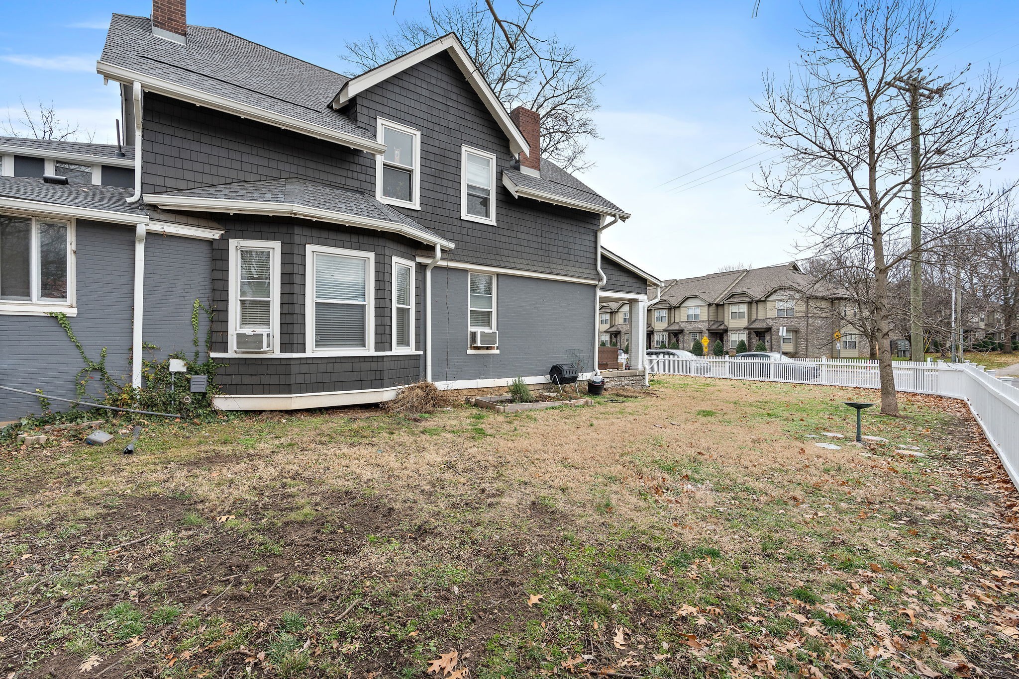 824 S Douglas Ave