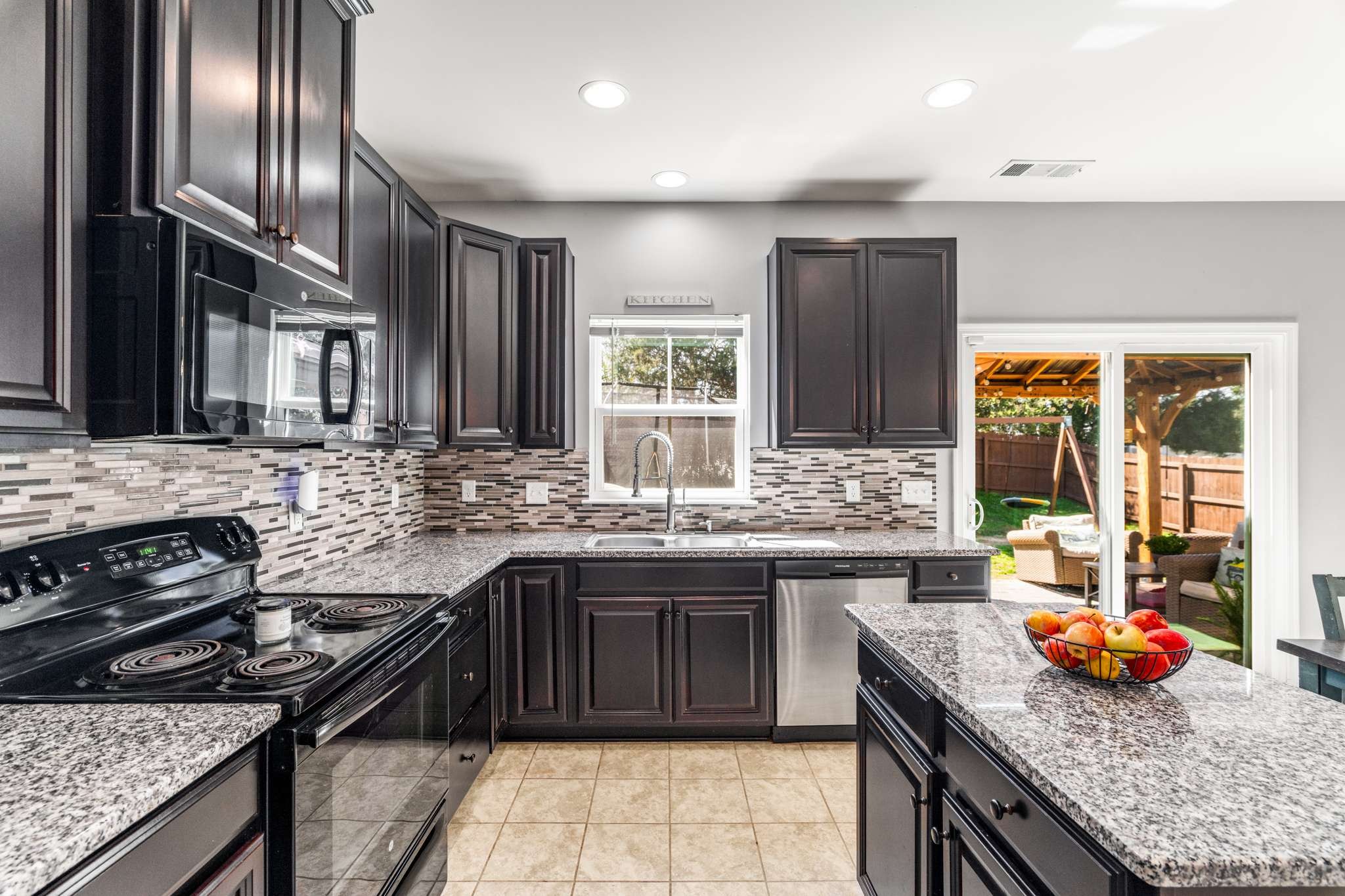 2812 Winterberry Dr