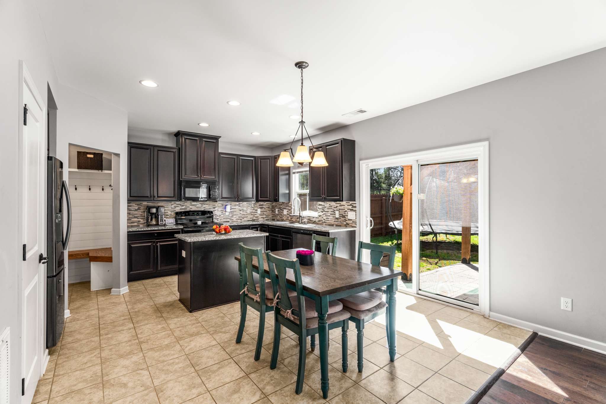 2812 Winterberry Dr