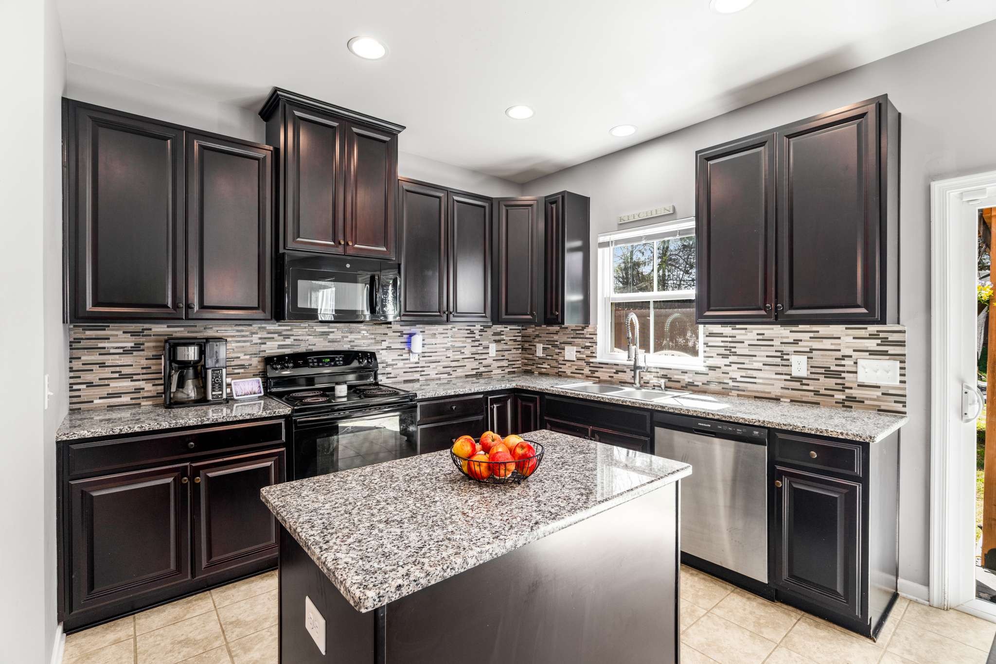 2812 Winterberry Dr